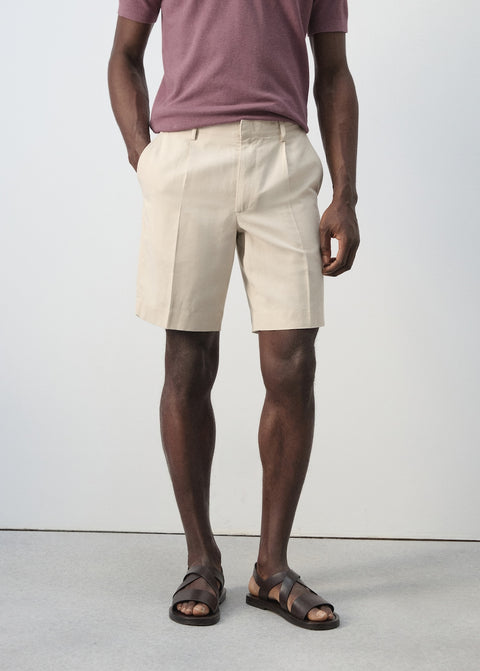 Mango shorts boren in sand