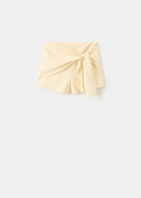 Mango shorts pistacho in pastel yellow