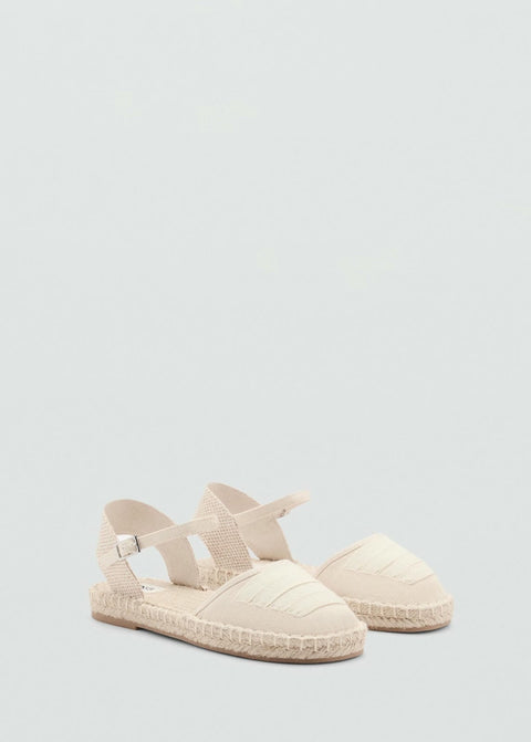 Mango shoes ari in sand