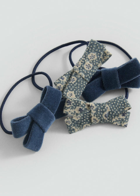 Mango hairtie bleu in carpet