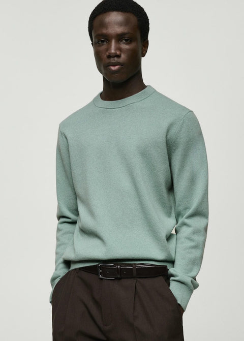 Mango sweater cash in water