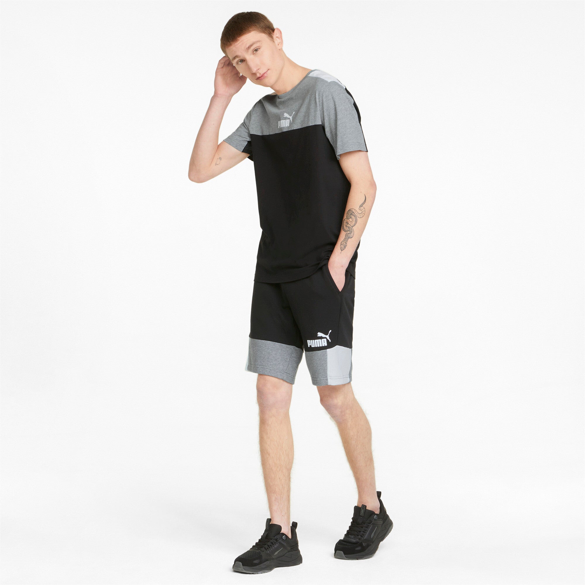 Puma ess+ block shorts men in black - Model Shot 03