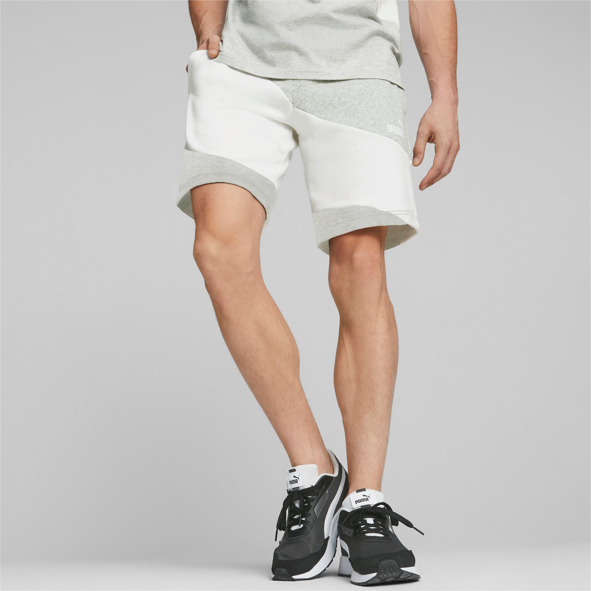 Puma power cat shorts men in gray - Model Shot 01