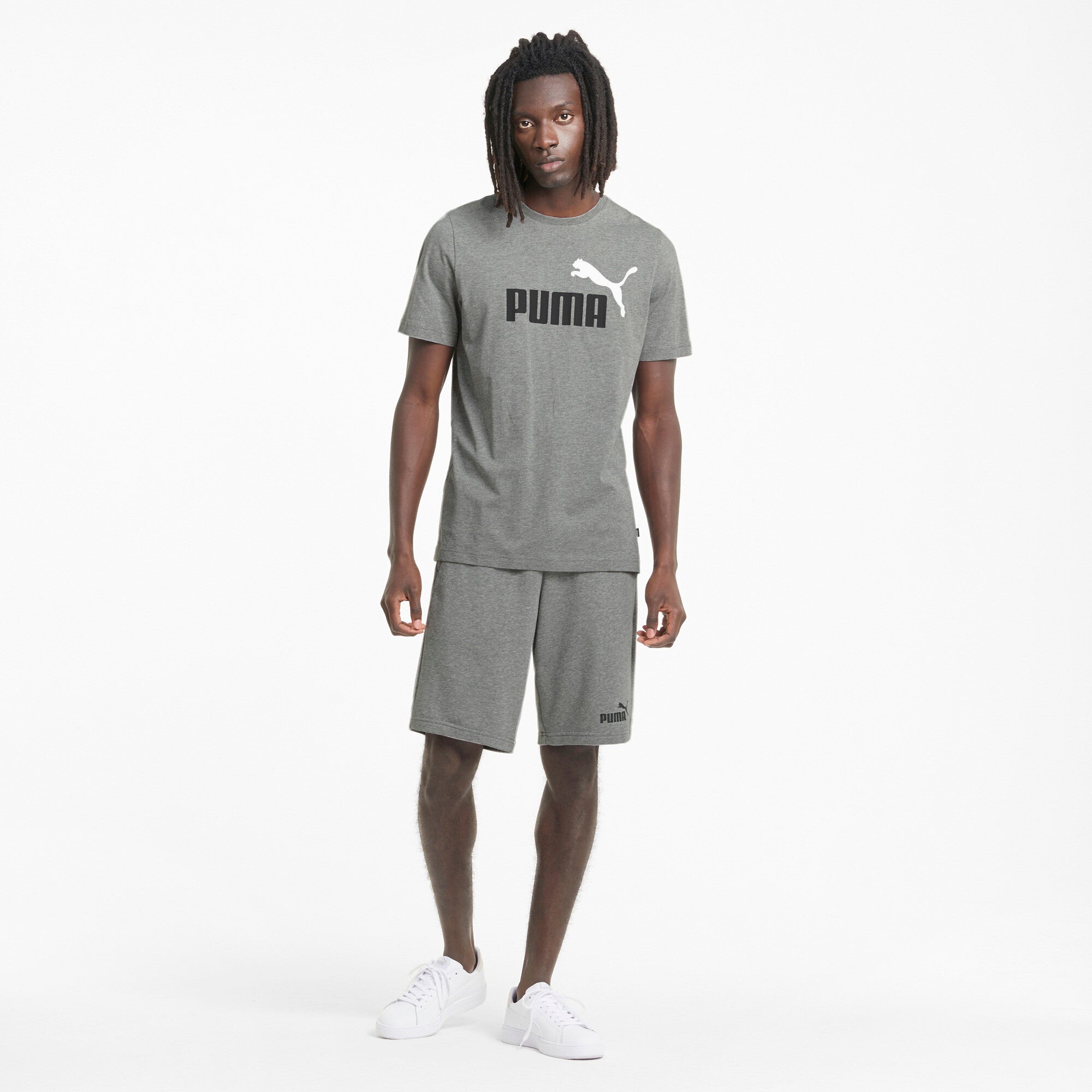 Puma essentials shorts men in black - Model Shot 03