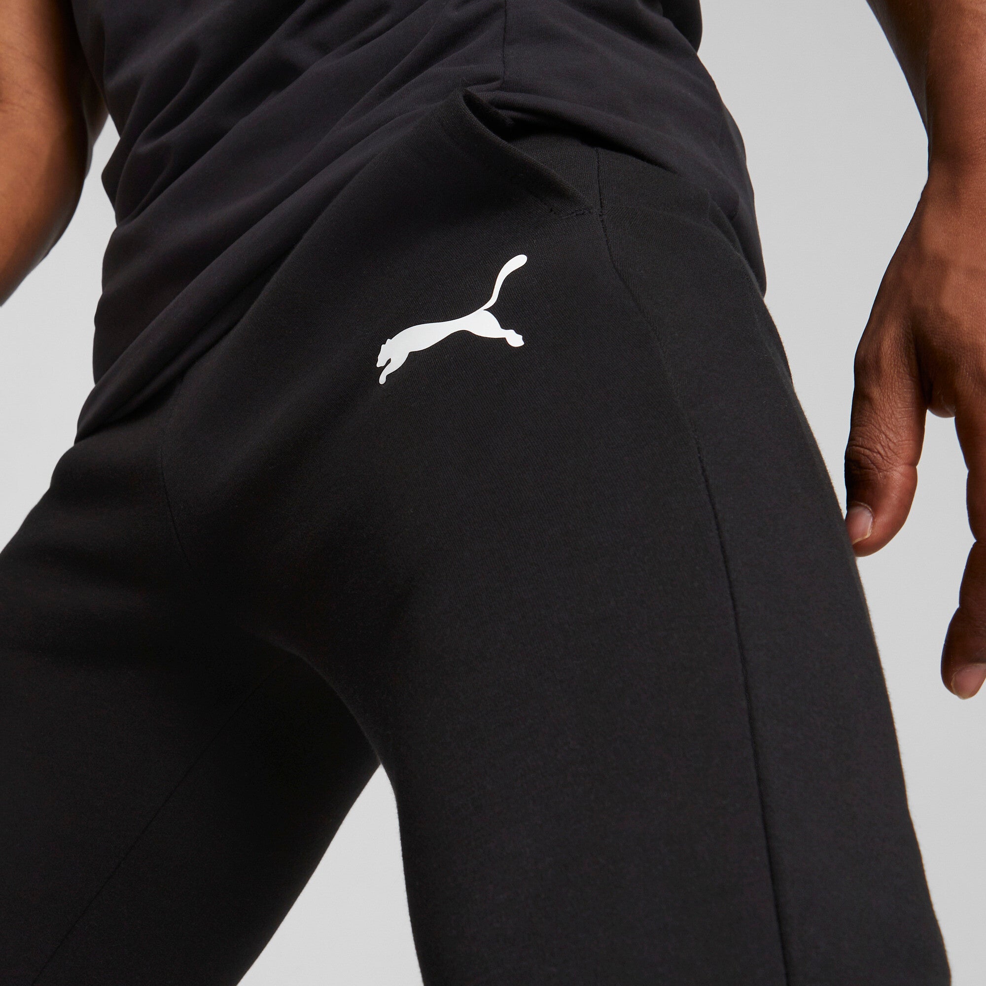 Puma evostripe men's sweatpants in black - Model Shot 02
