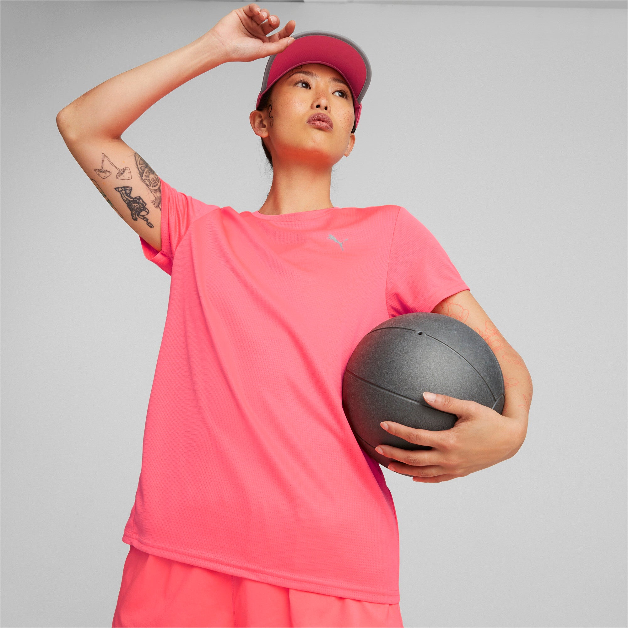 Puma favourite short sleeve women's running tee in black - Model Shot 01