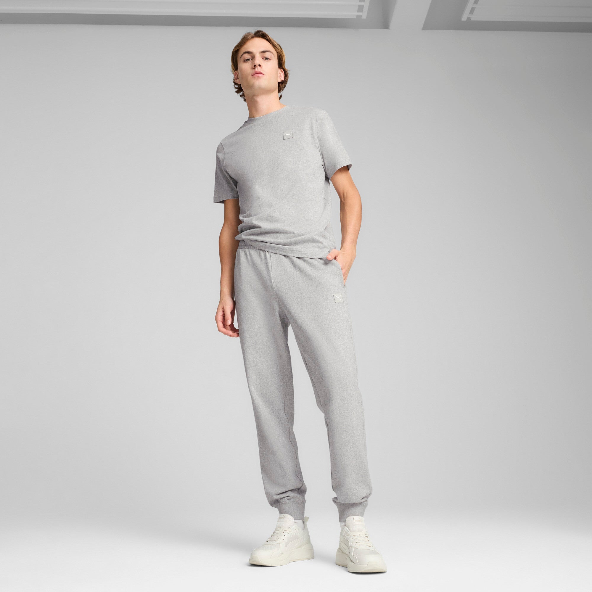 Puma essentials elevated pants in light gray heather - Model Shot 03