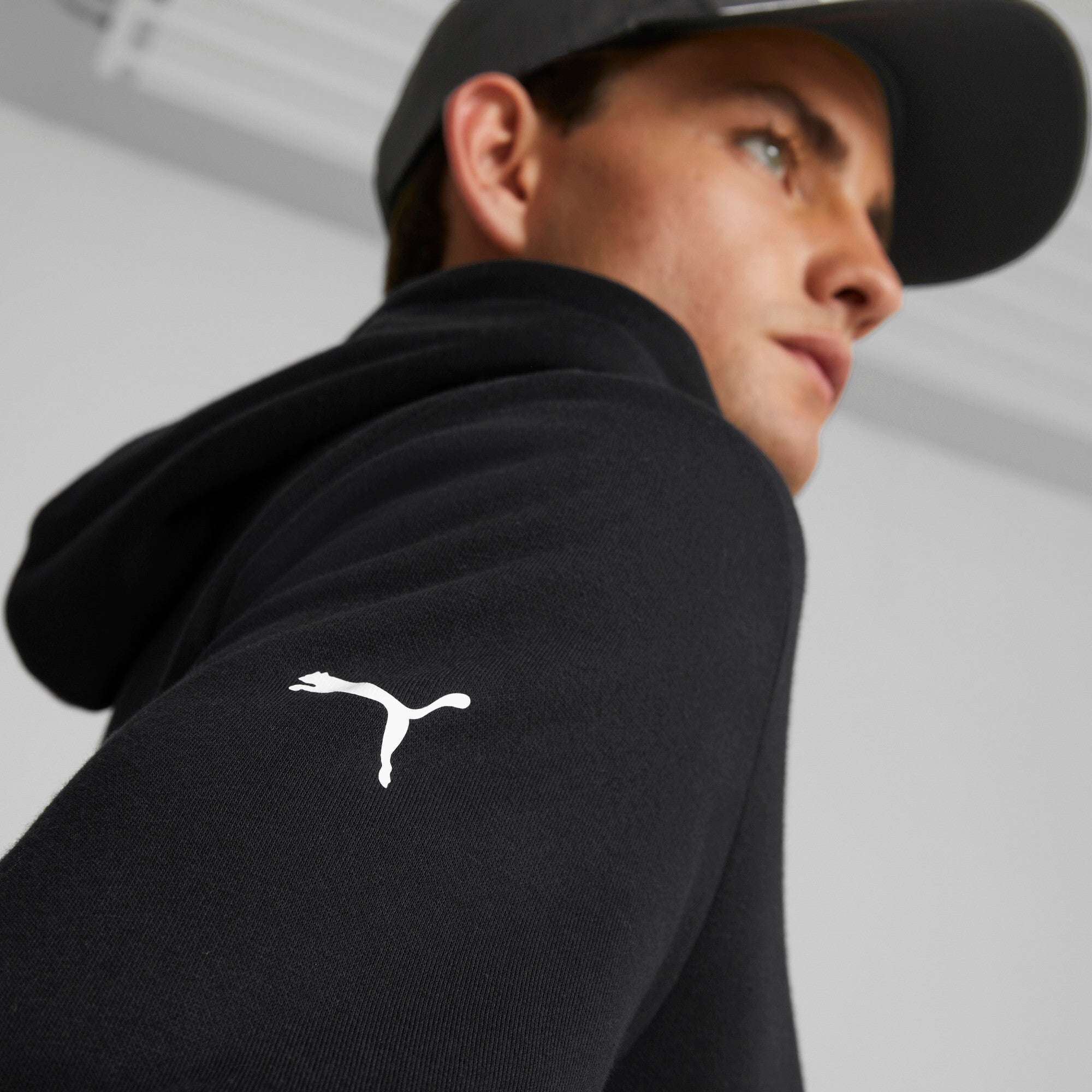 Puma bmw m motorsport essentials fleece hoodie men in black - Model Shot 02