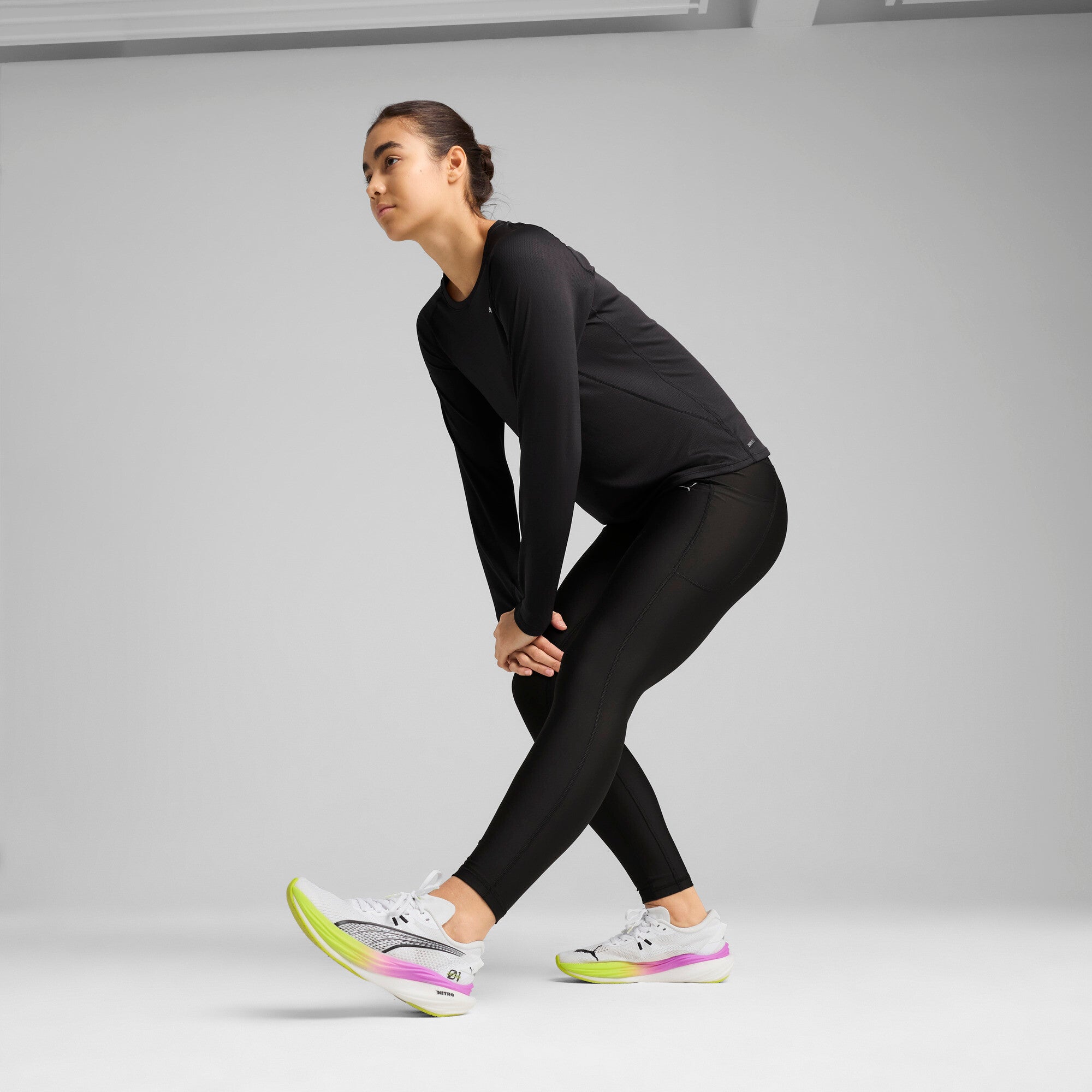 Puma VELOCITY running tights in black - Model Shot 03