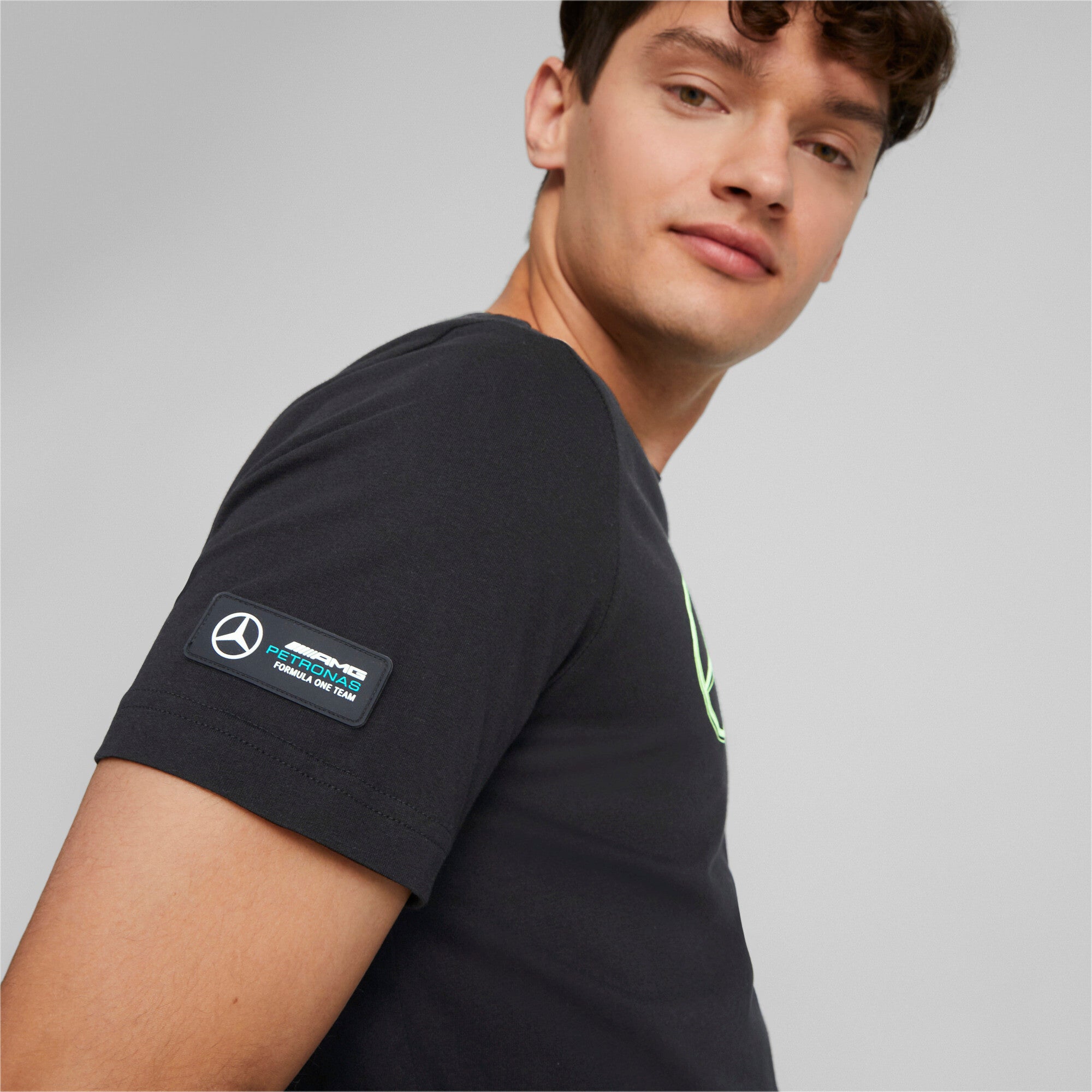 Puma mercedes-amg petronas motorsport f1 logo tee men in black - Model Shot 03