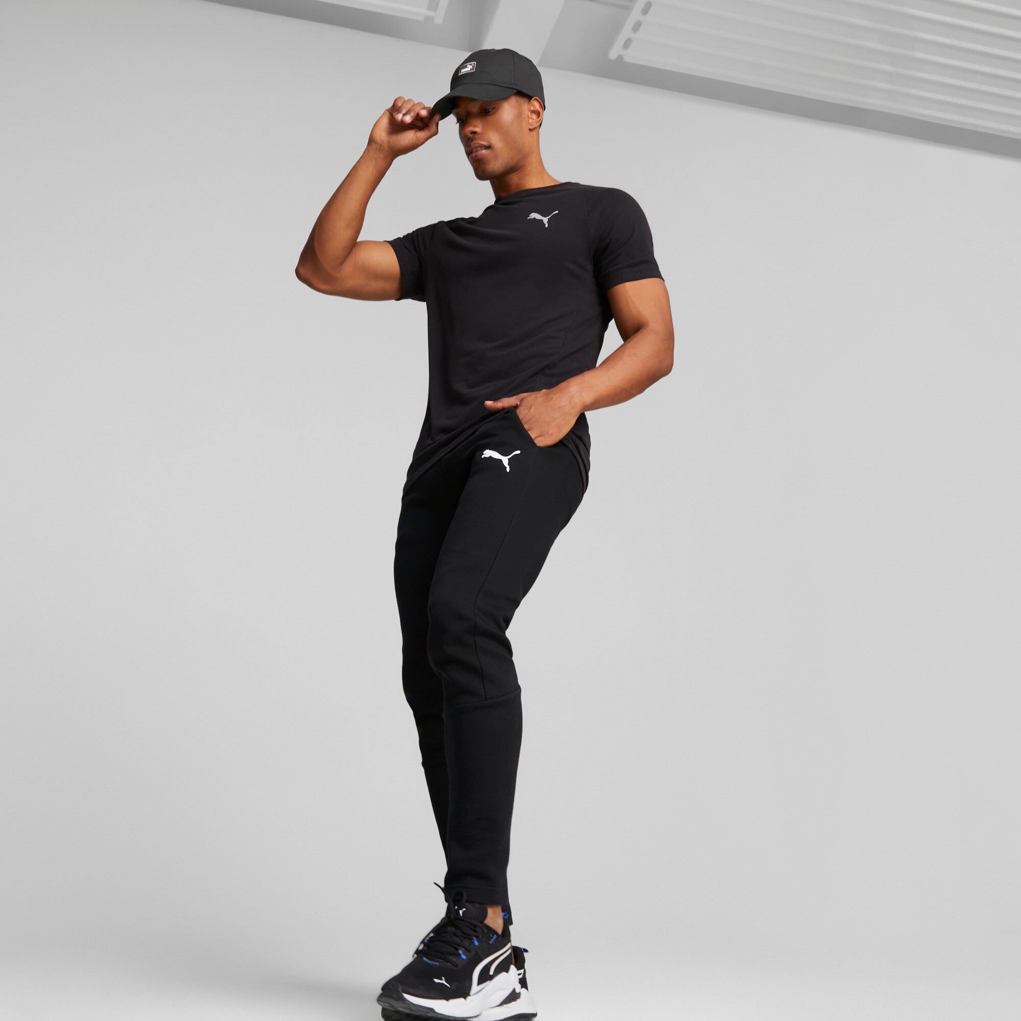 Puma evostripe men's sweatpants in black - Model Shot 03