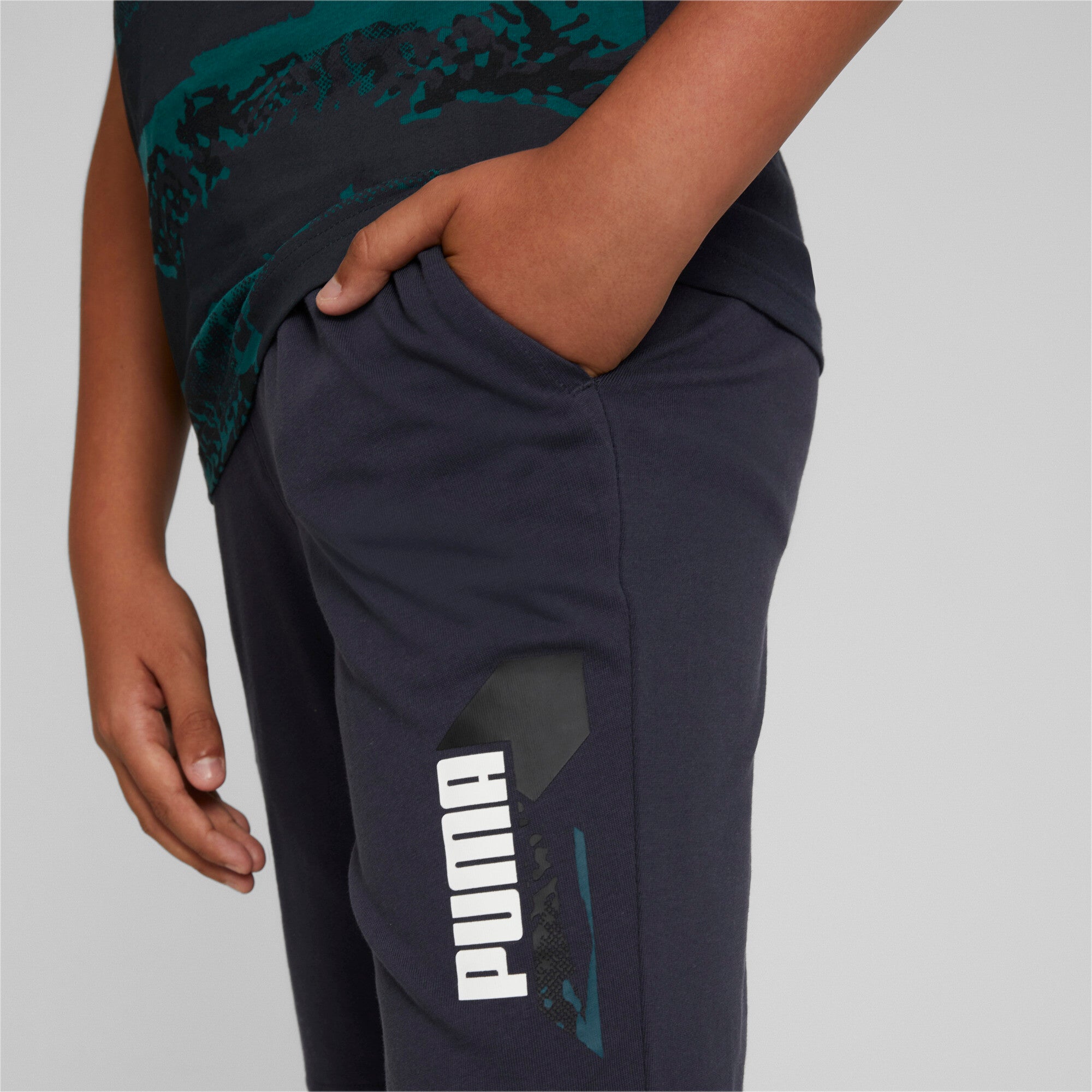 Puma alpha shorts youth in blue - Model Shot 03