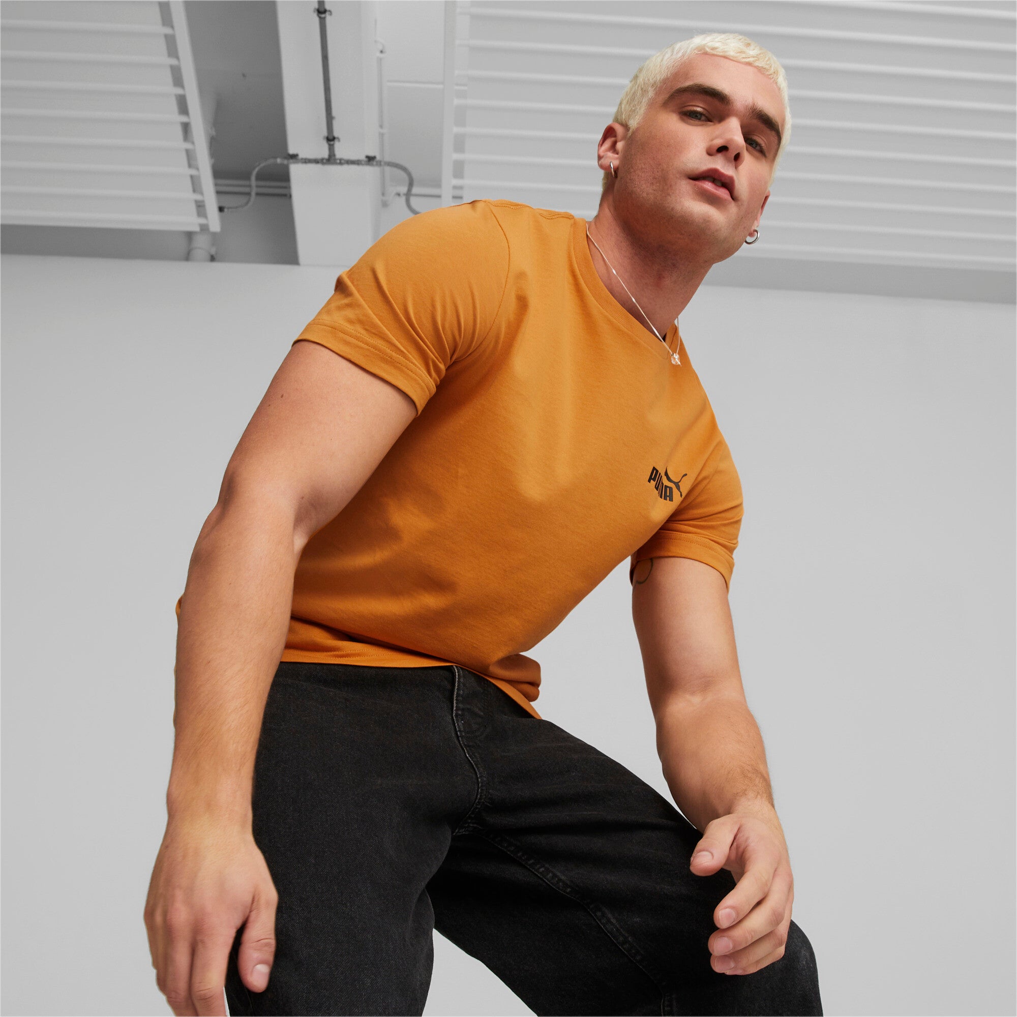 Puma essentials small logo tee men in beige - Model Shot 01