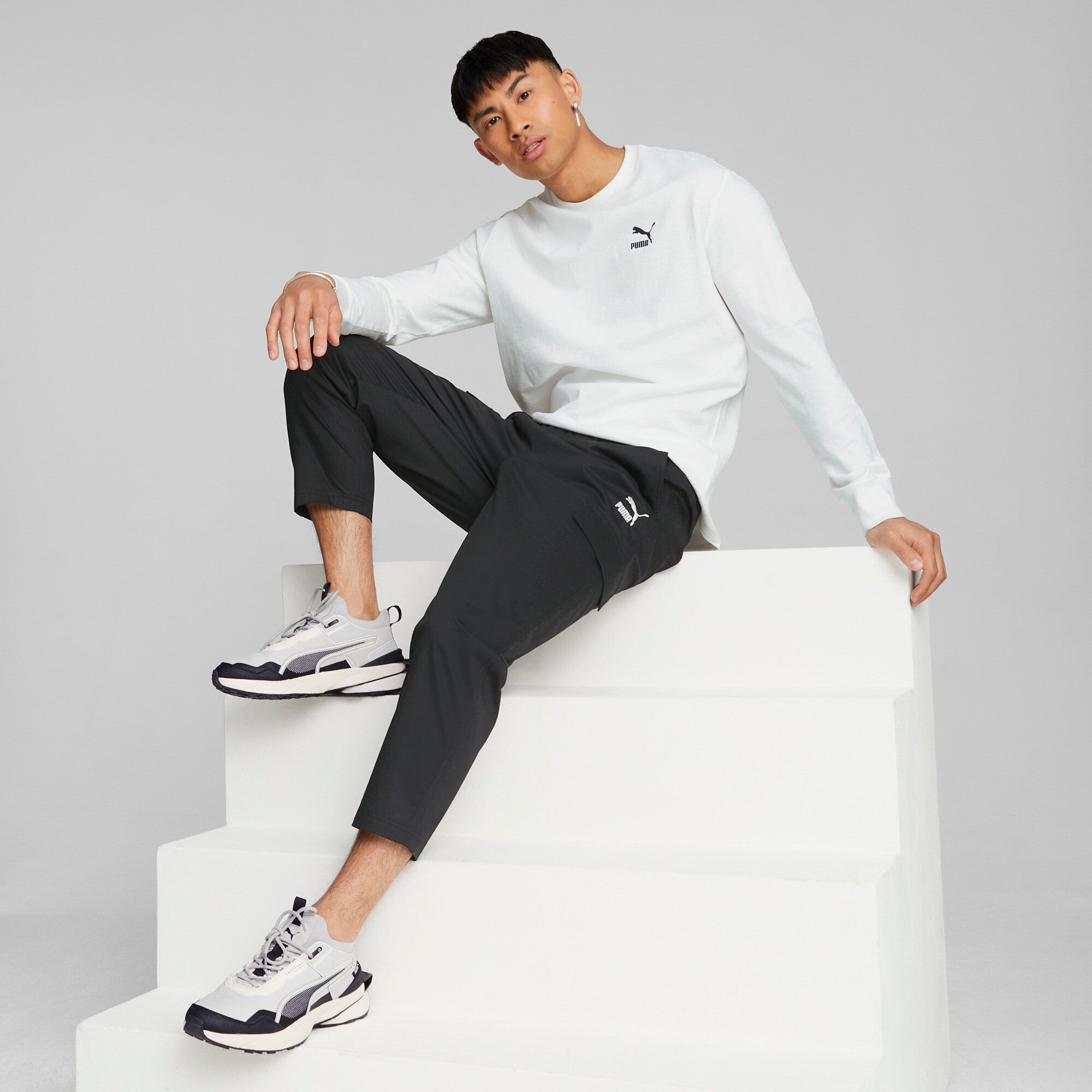 Puma classics woven pants men in black - Model Shot 01