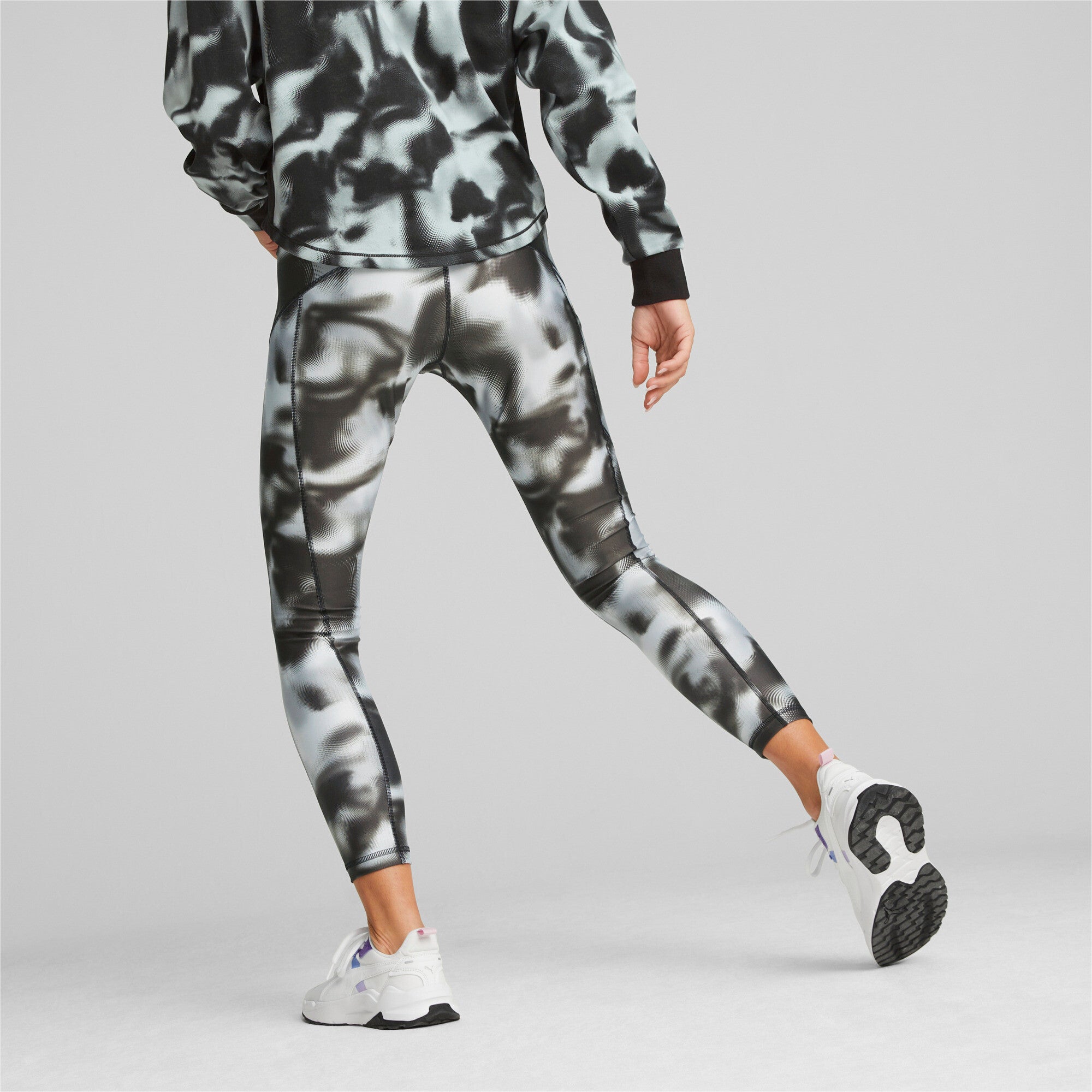 Puma modern sports printed 7/8 leggings women in black - Model Shot 02