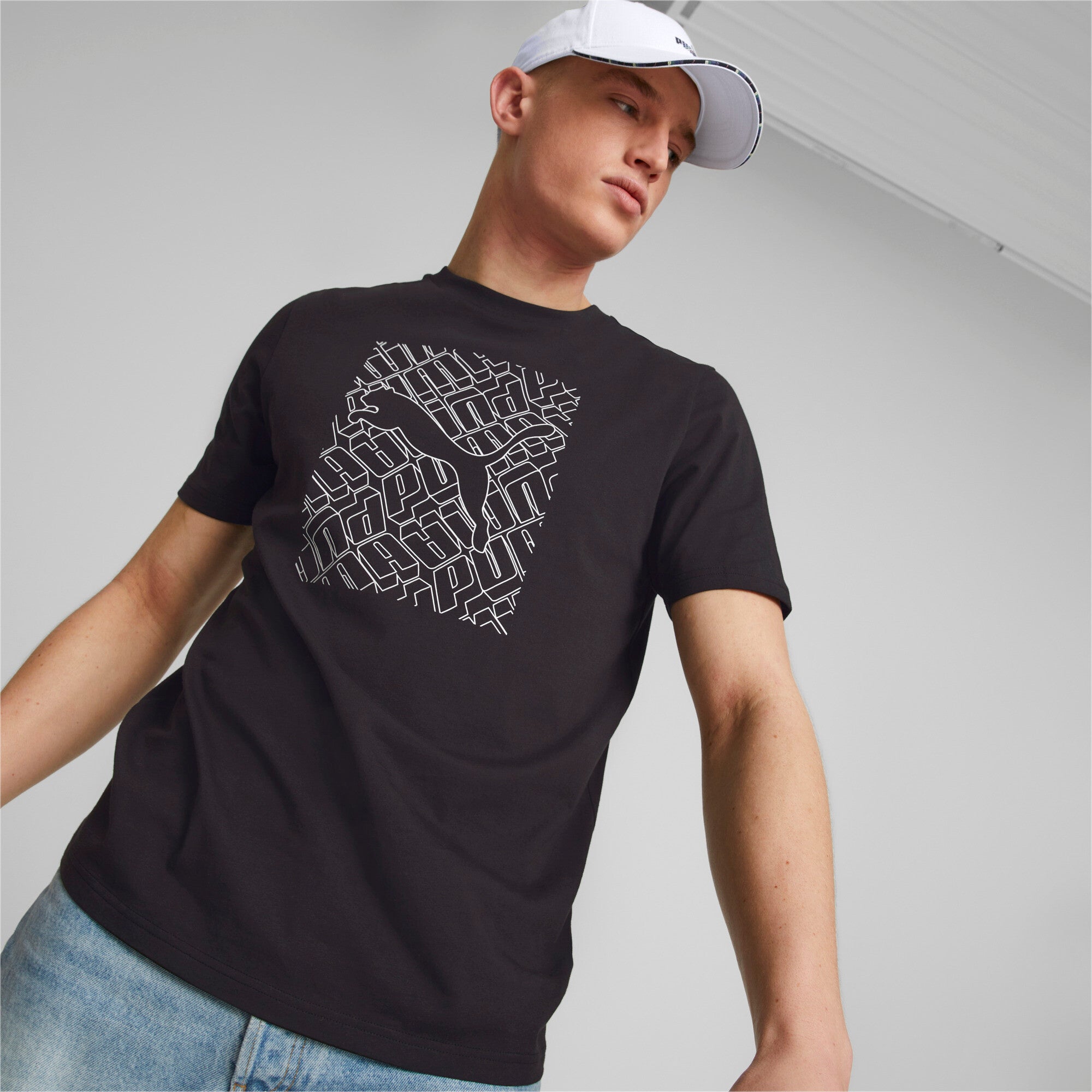 Puma graphics cat tee men in black - Model Shot 01