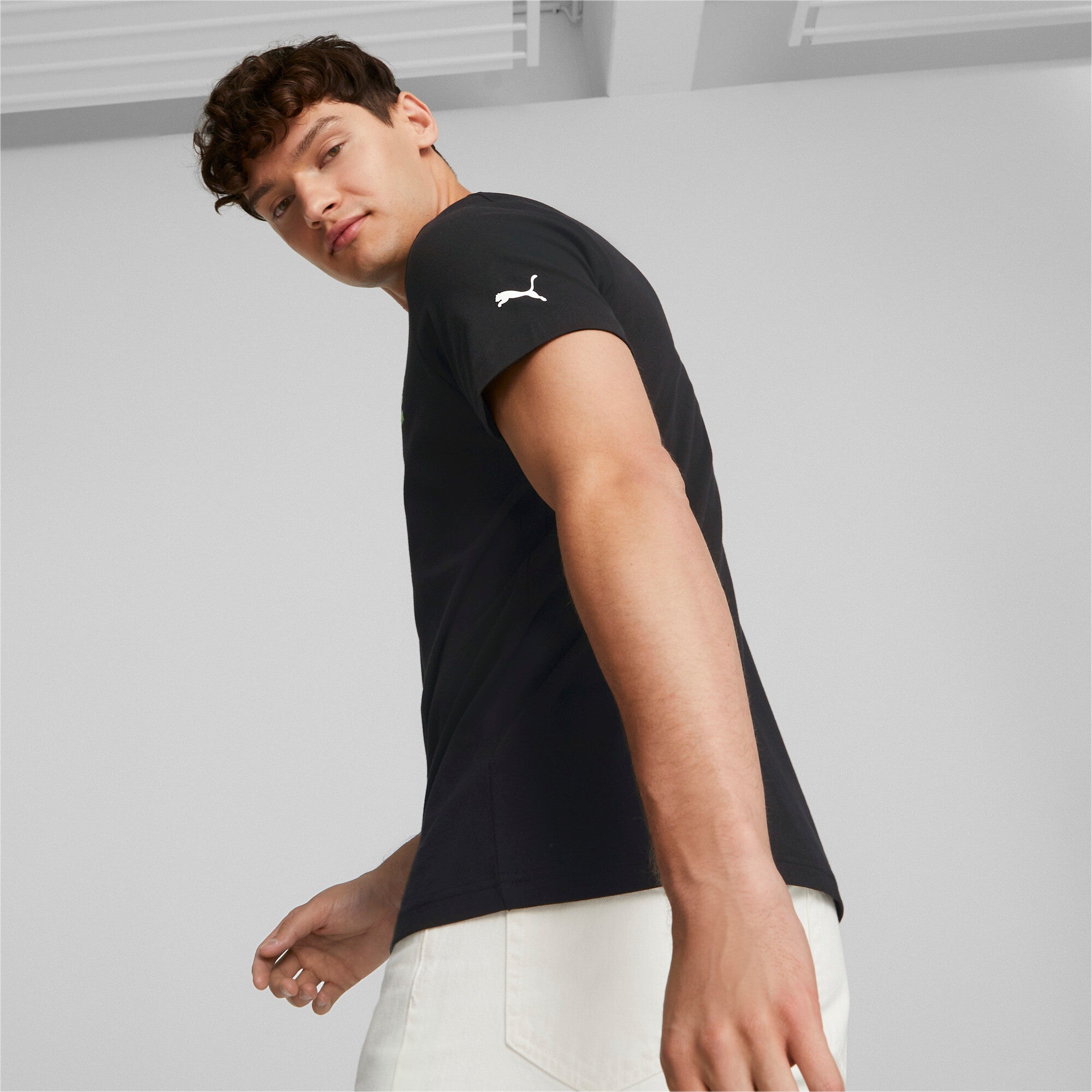 Puma mercedes-amg petronas motorsport f1 logo tee men in black - Model Shot 02