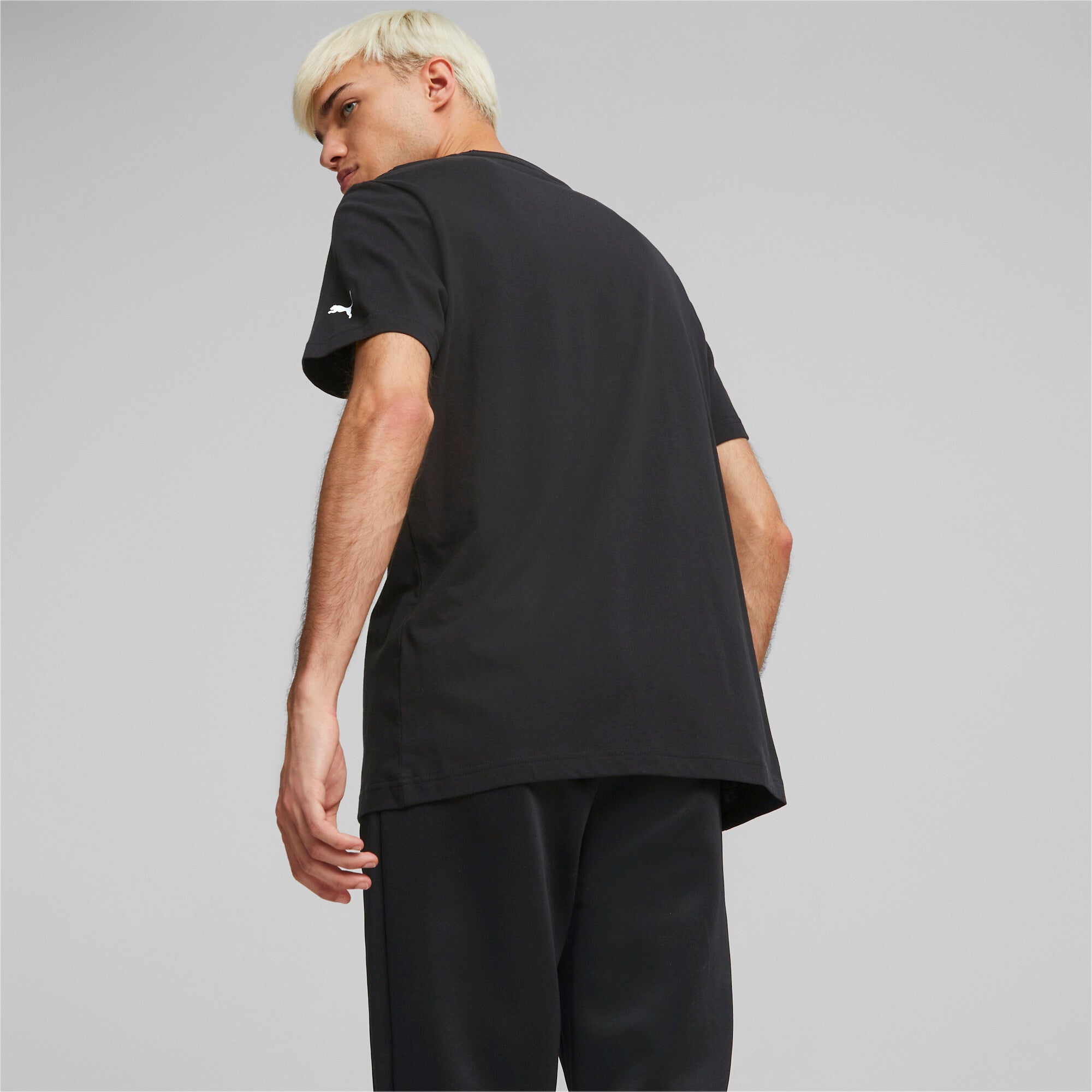Puma mercedes-amg petronas motorsport f1 essentials logo tee men in black - Model Shot 03