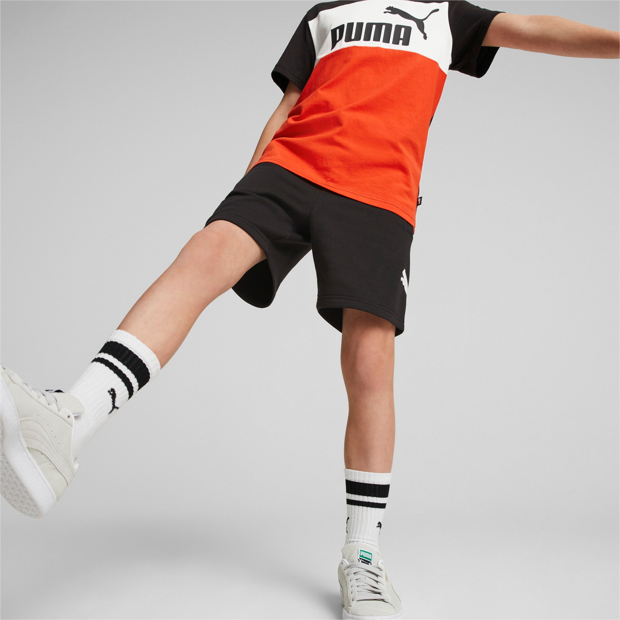 Puma power shorts youth in black - Model Shot 01