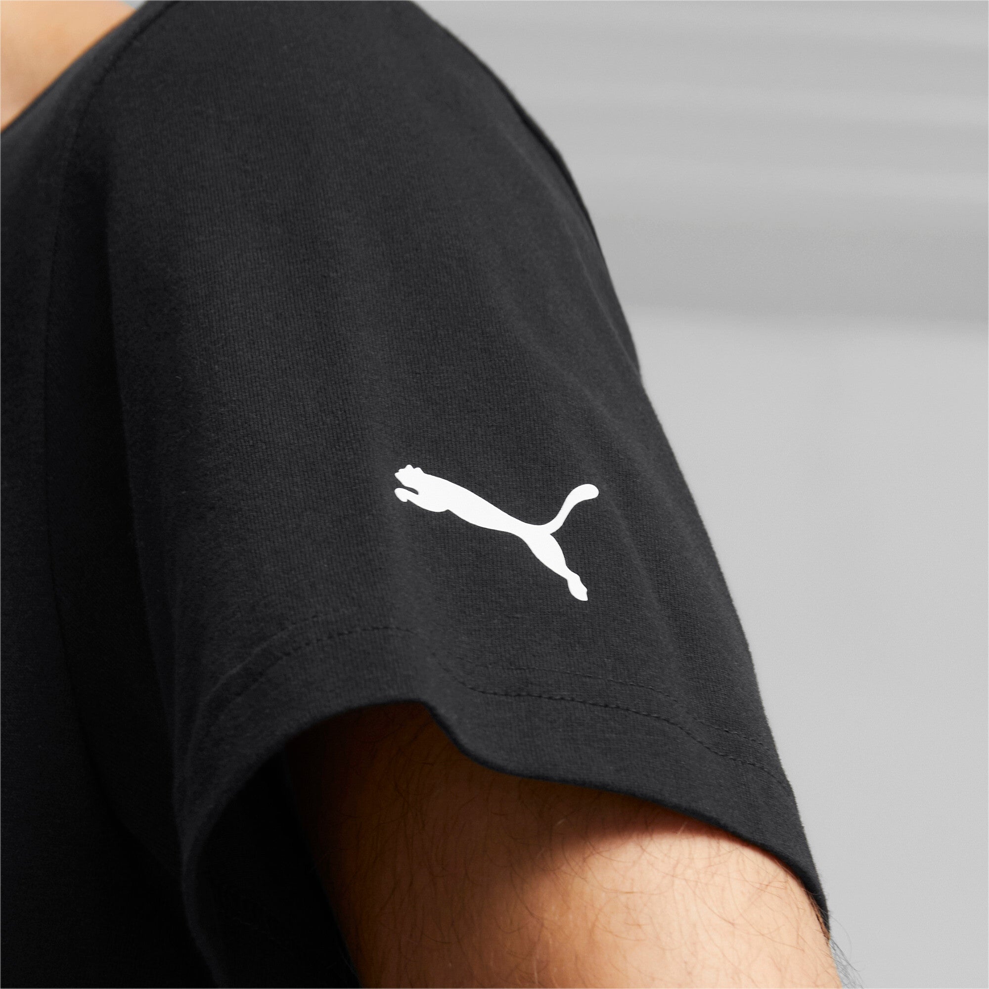 Puma mercedes-amg petronas motorsport f1 essentials logo tee men in black - Model Shot 02