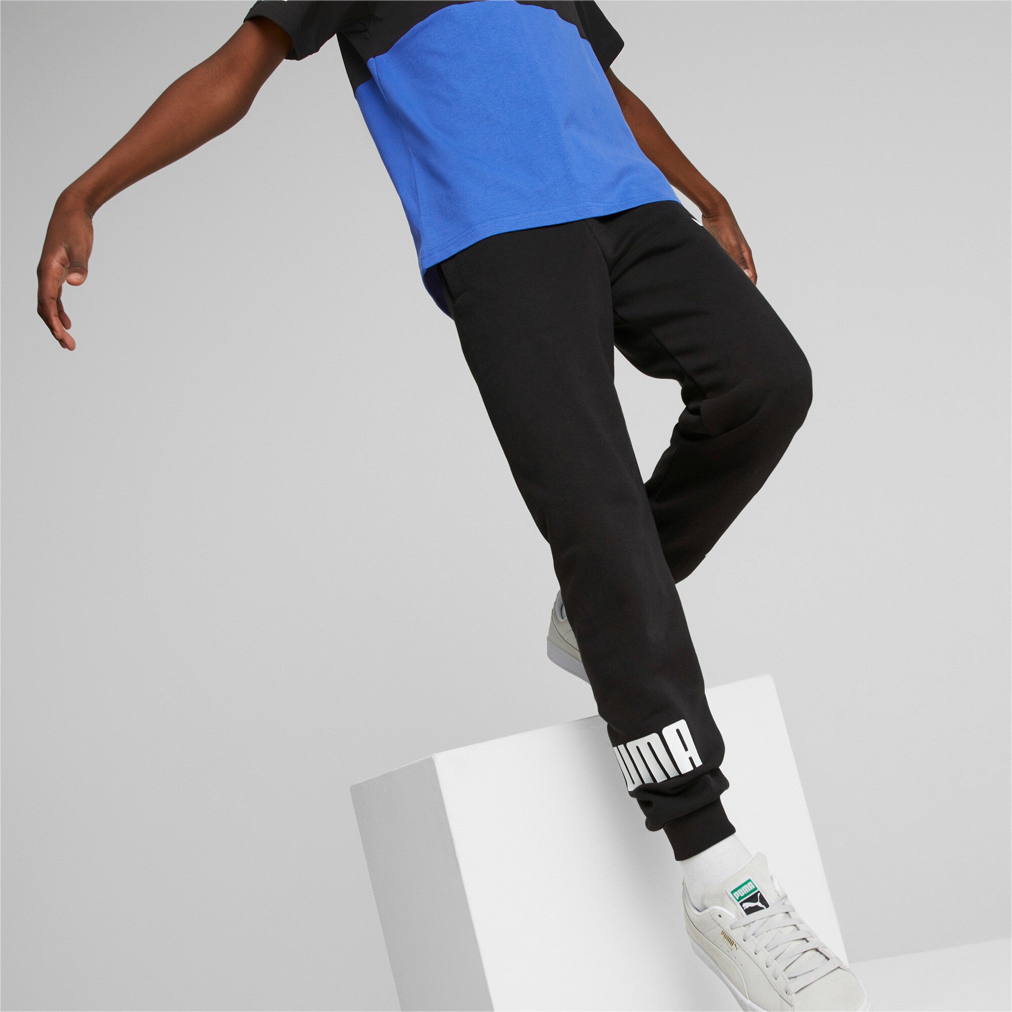 Puma power sweatpants youth in black - Model Shot 02