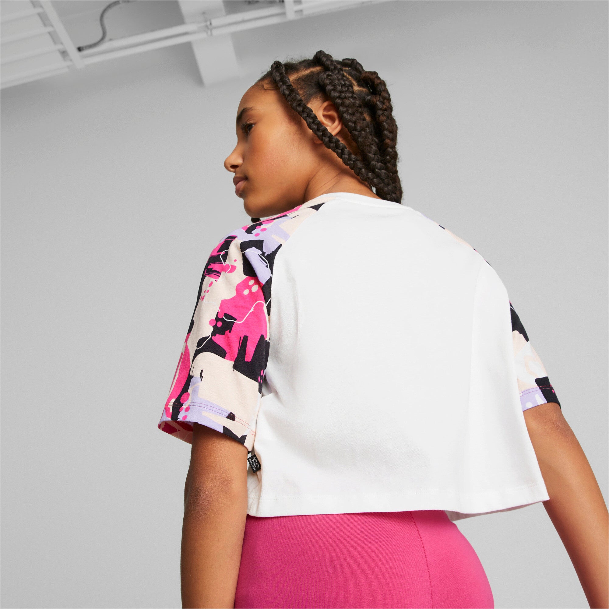 Puma essentials+ street art printed tee youth in white - Model Shot 03