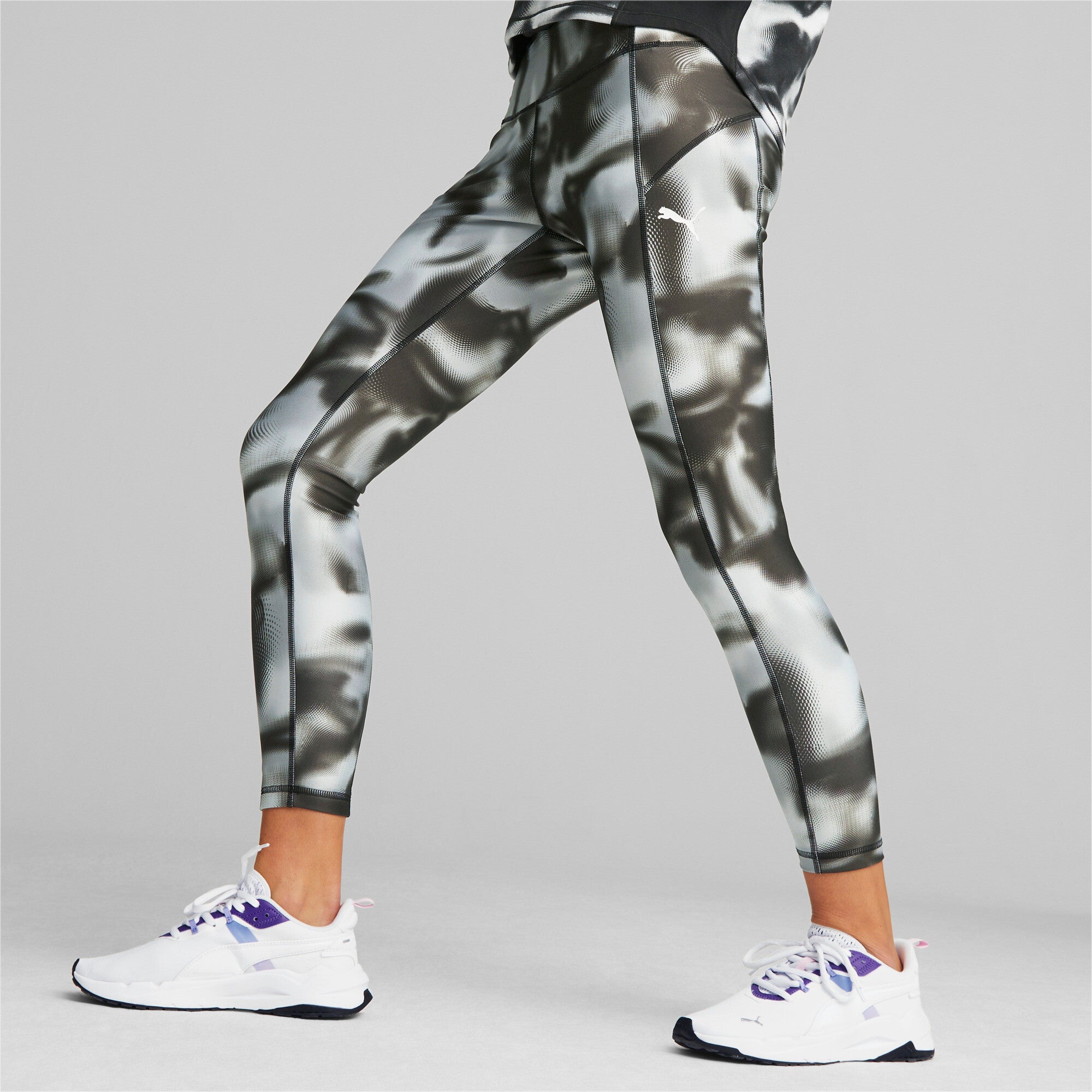 Puma modern sports printed 7/8 leggings women in black - Model Shot 01