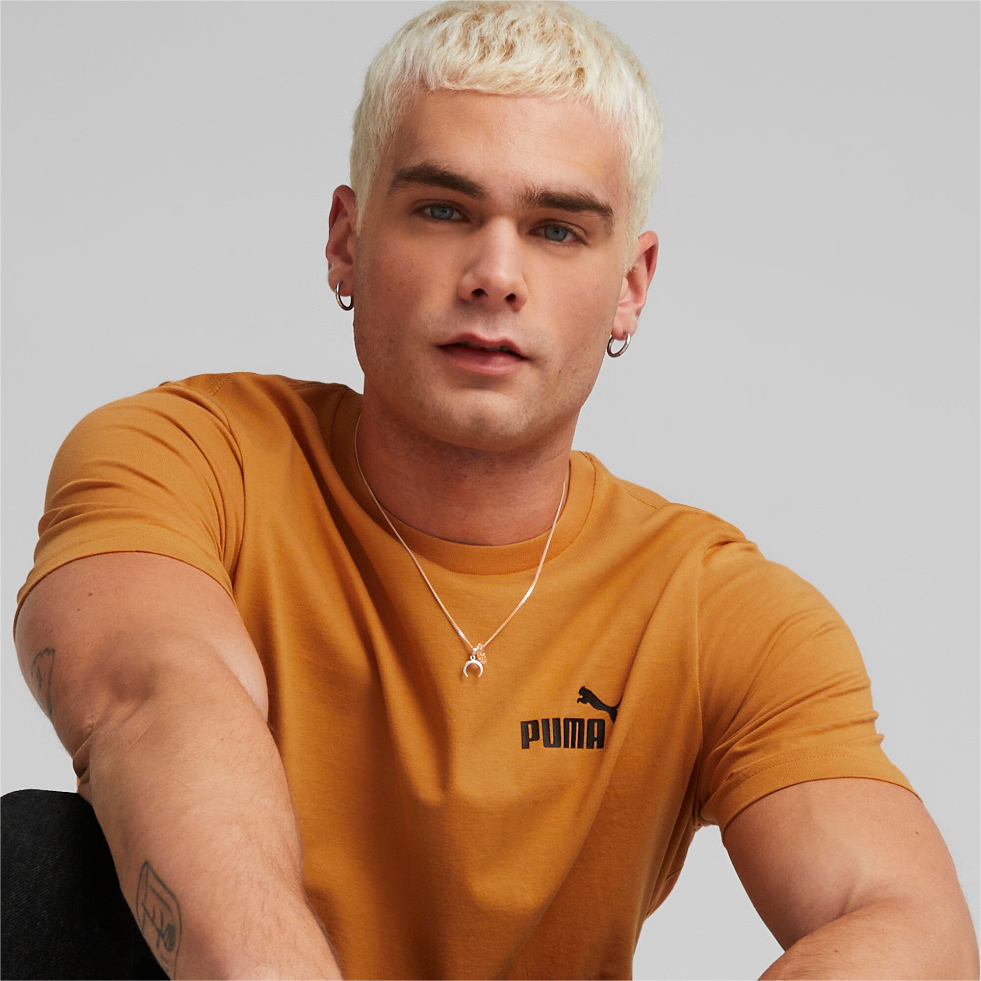Puma essentials small logo tee men in beige - Model Shot 03