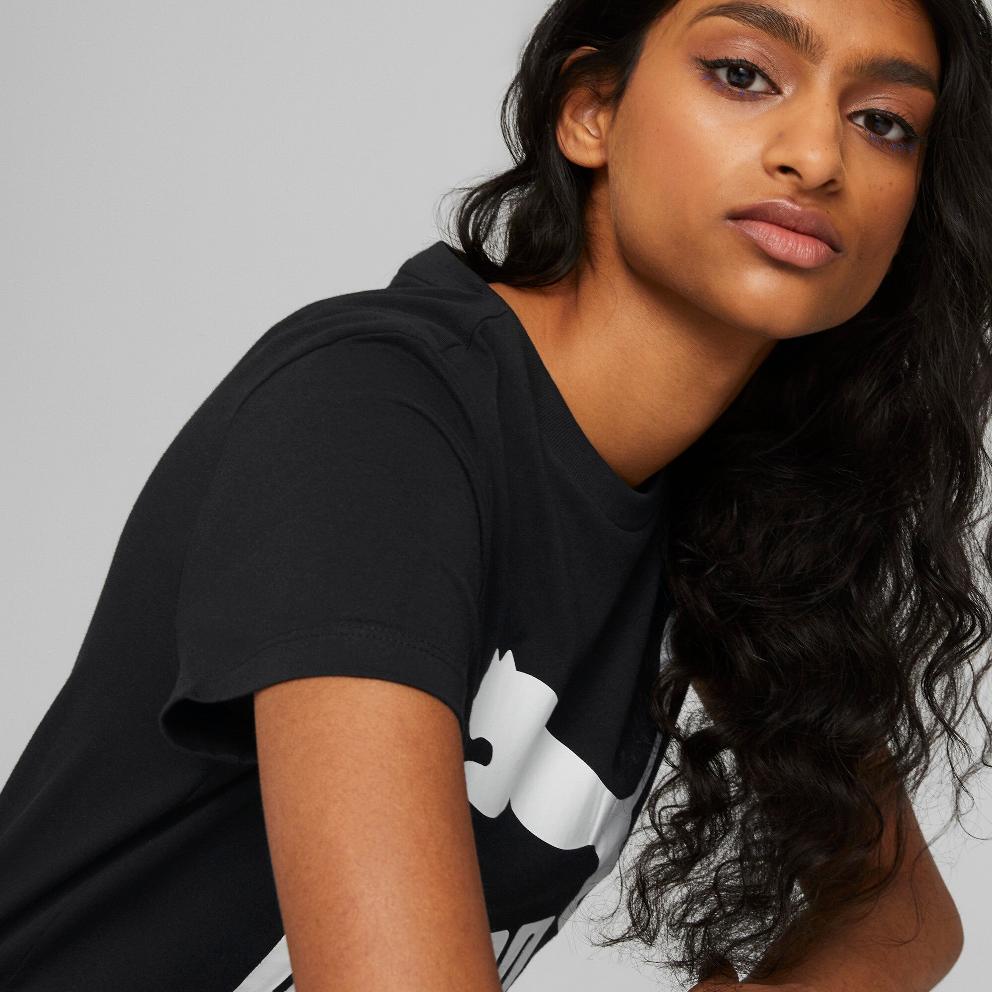 Puma classics logo women's tee in black - Model Shot 03