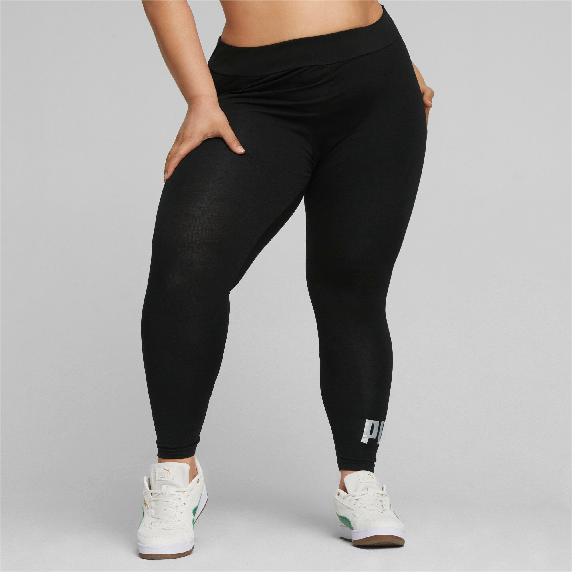 Puma essentials+ metallic leggings women in black - Model Shot 02