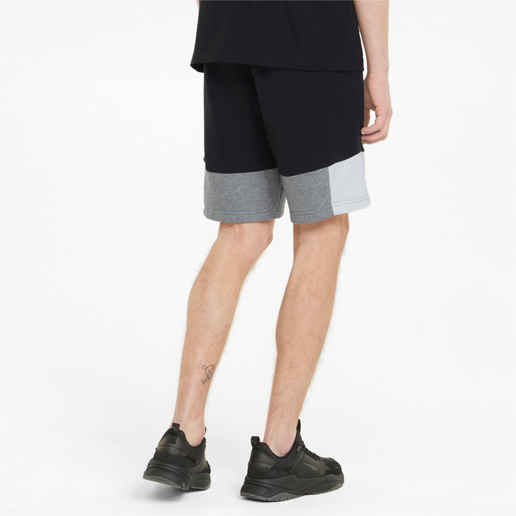 Puma ess+ block shorts men in black - Model Shot 02