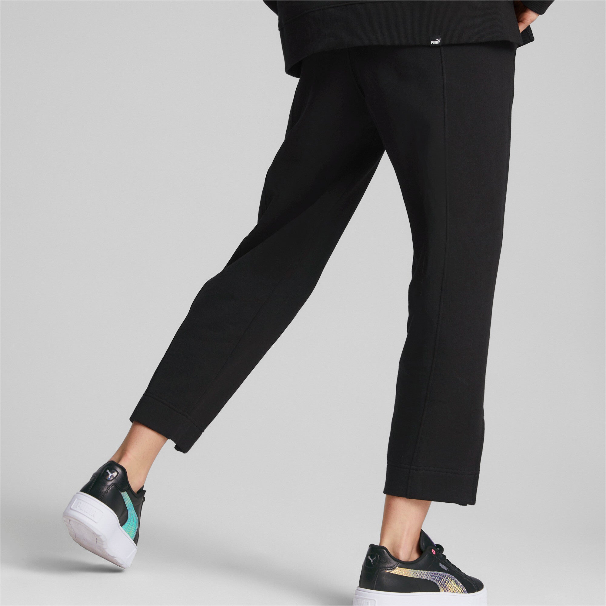 Puma her high-waist pants women in black - Model Shot 03