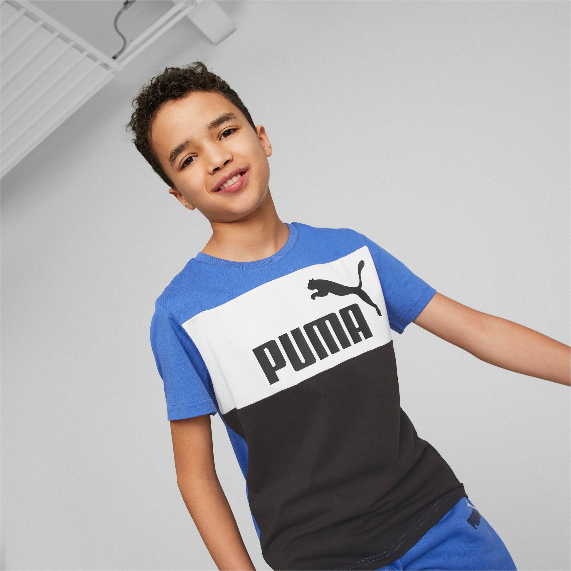 Puma essentials+ colour blocked youth tee in blue - Model Shot 01
