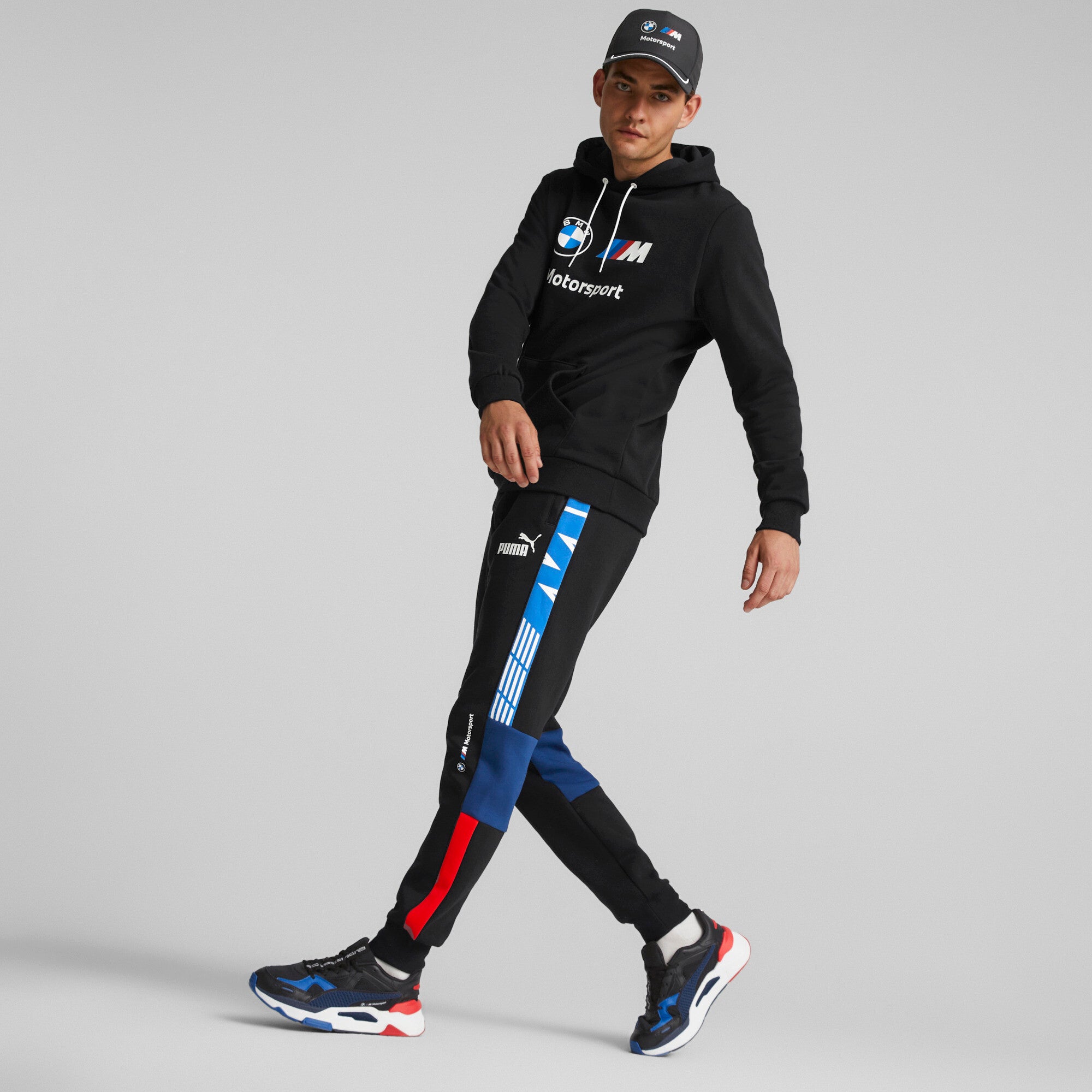 Puma bmw m motorsport essentials fleece hoodie men in black - Model Shot 03