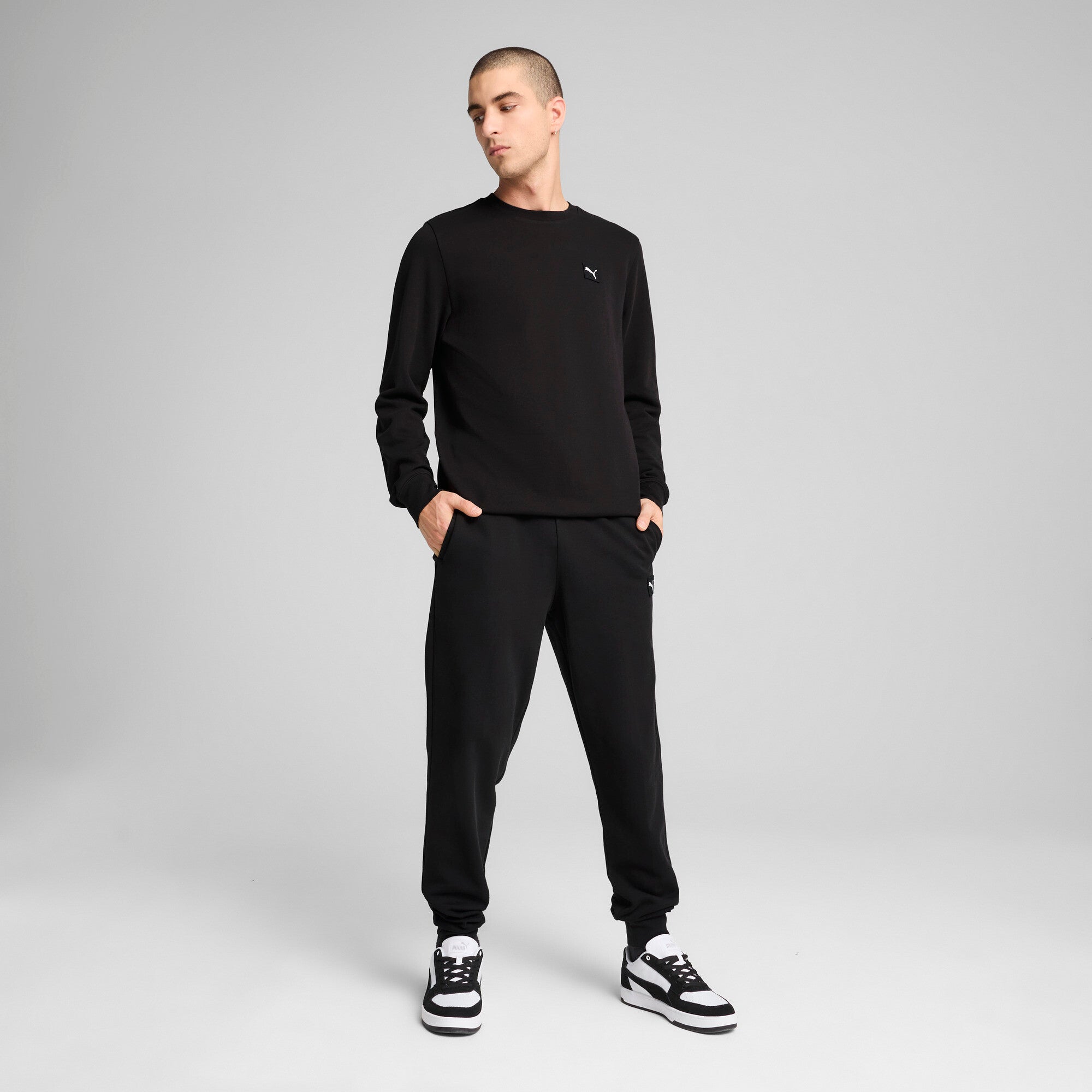 Puma essentials elevated pants in black - Model Shot 03