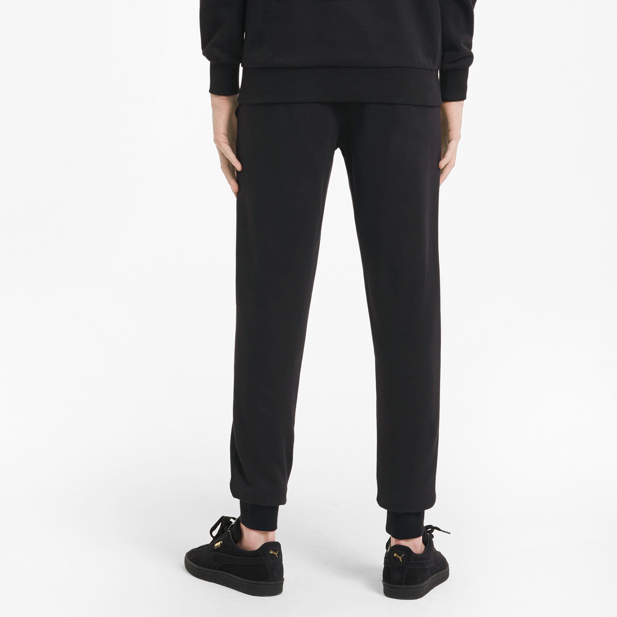 Puma classics cuffed sweatpants men in black - Model Shot 02