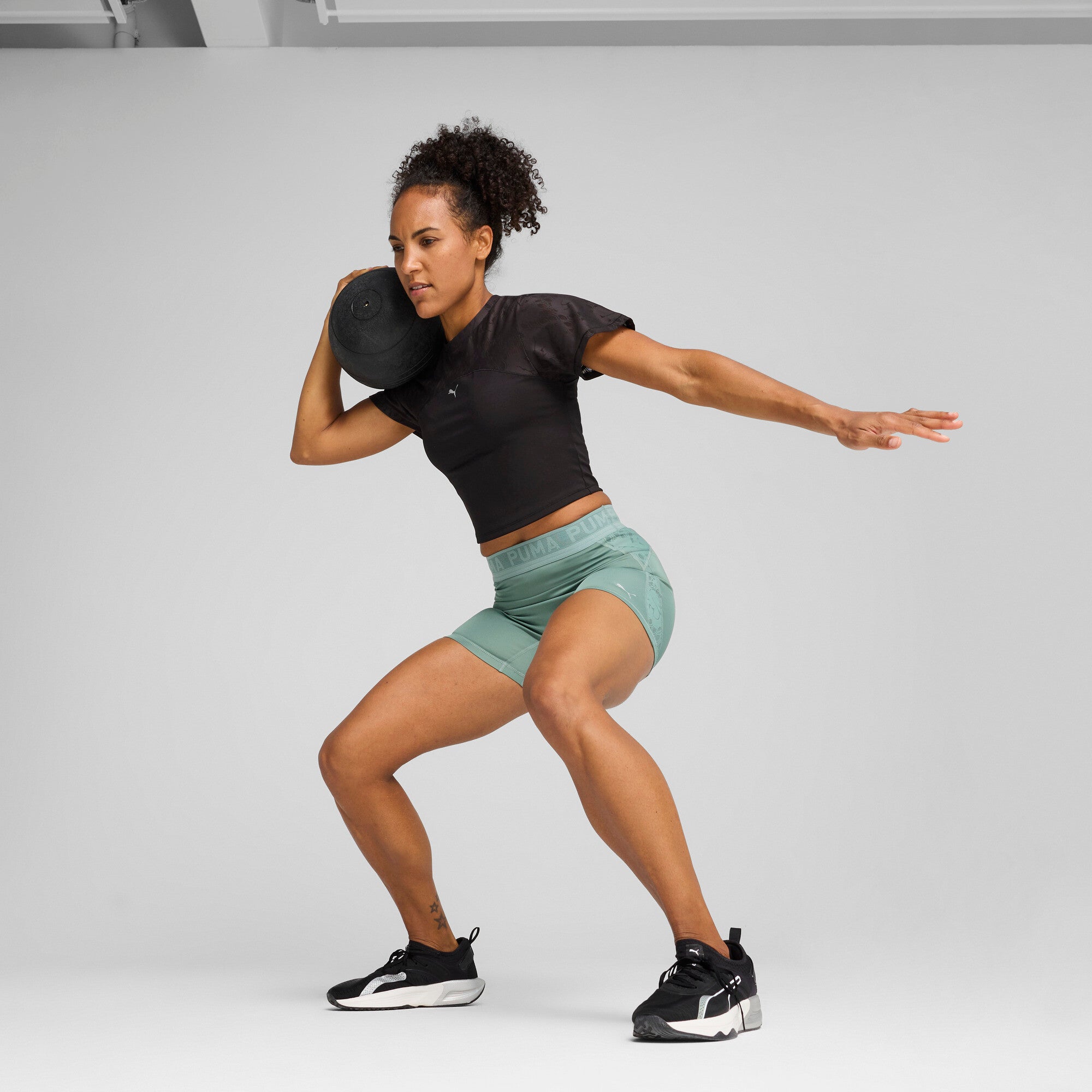 Puma lace high-waisted 5" short tights in green moon - Model Shot 03