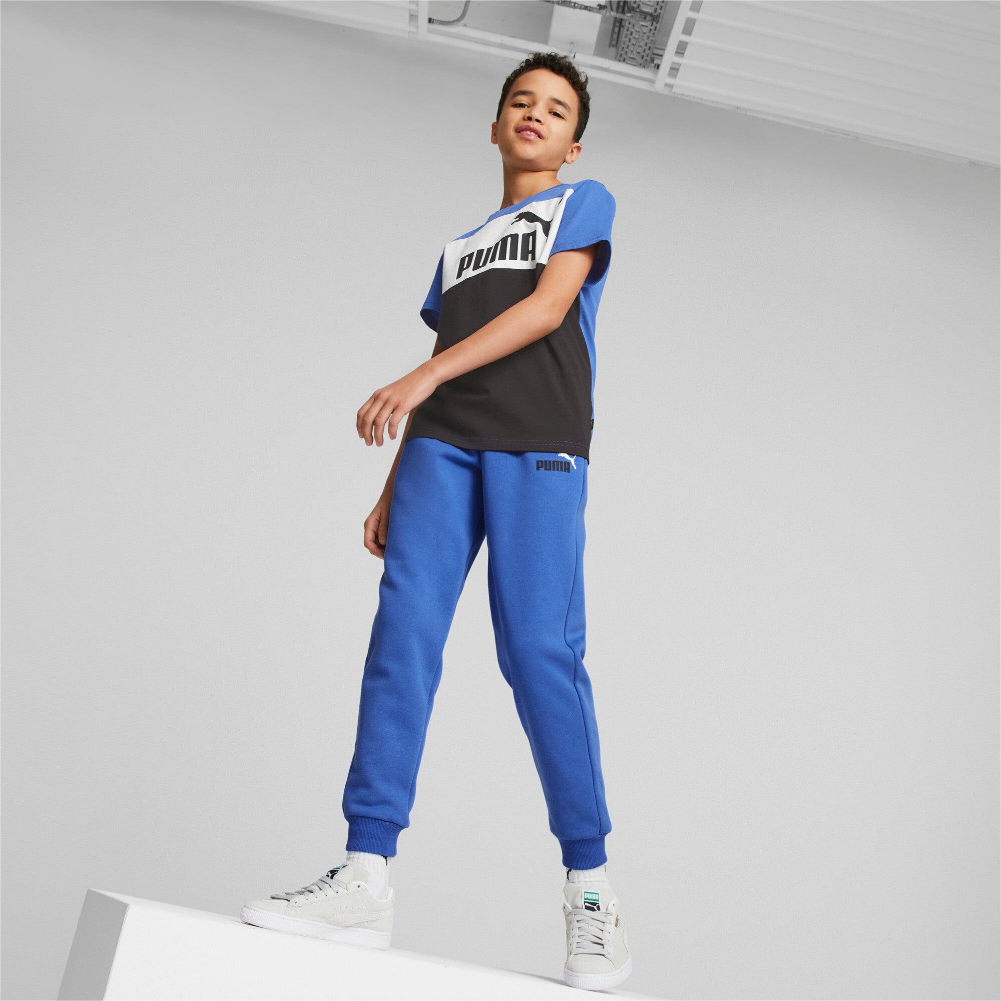 Puma essentials+ colour blocked youth tee in blue - Model Shot 03