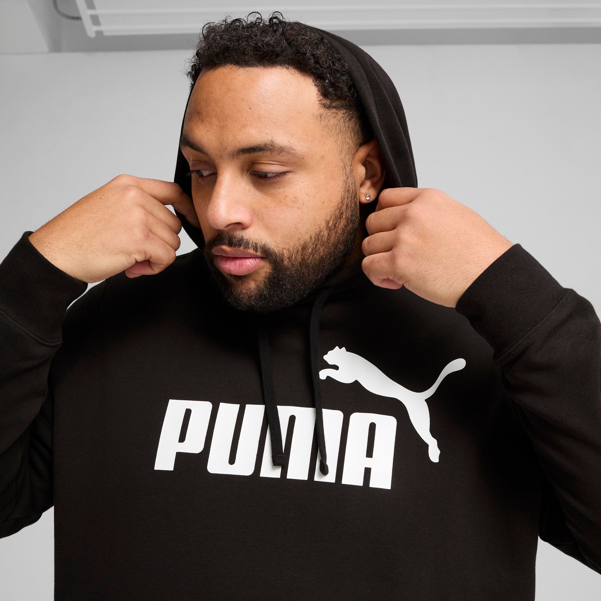 Puma essentials no. 1 logo hoodie in black - Model Shot 02