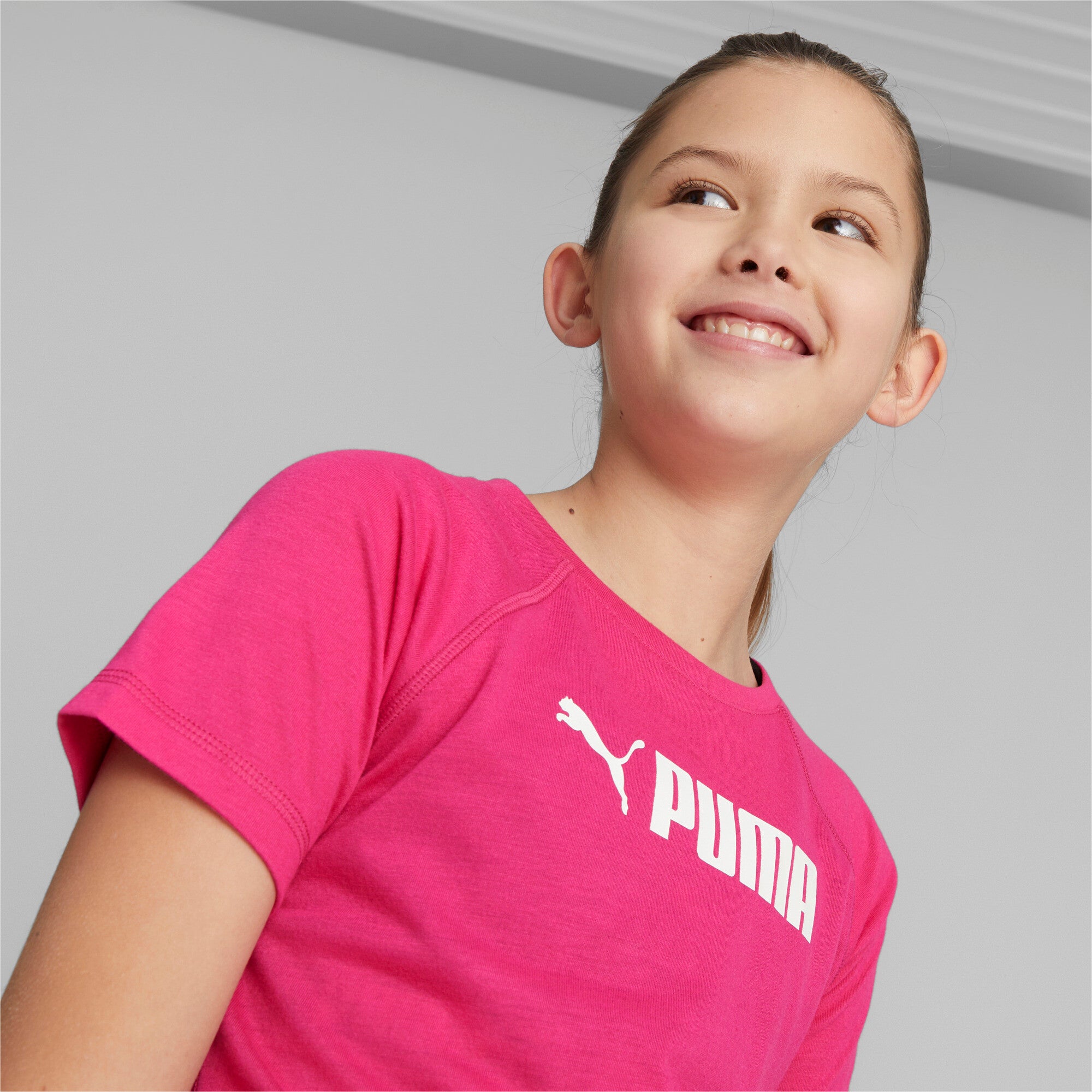 Puma fit tee youth in pink - Model Shot 02