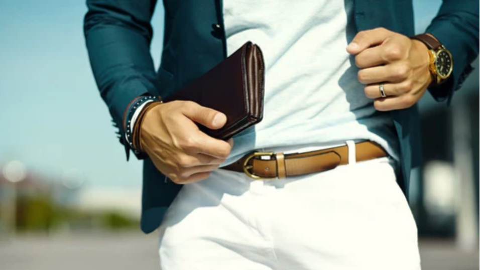 THE INSIDER'S GUIDE ON HOW TO LOOK CHIC AT WORK