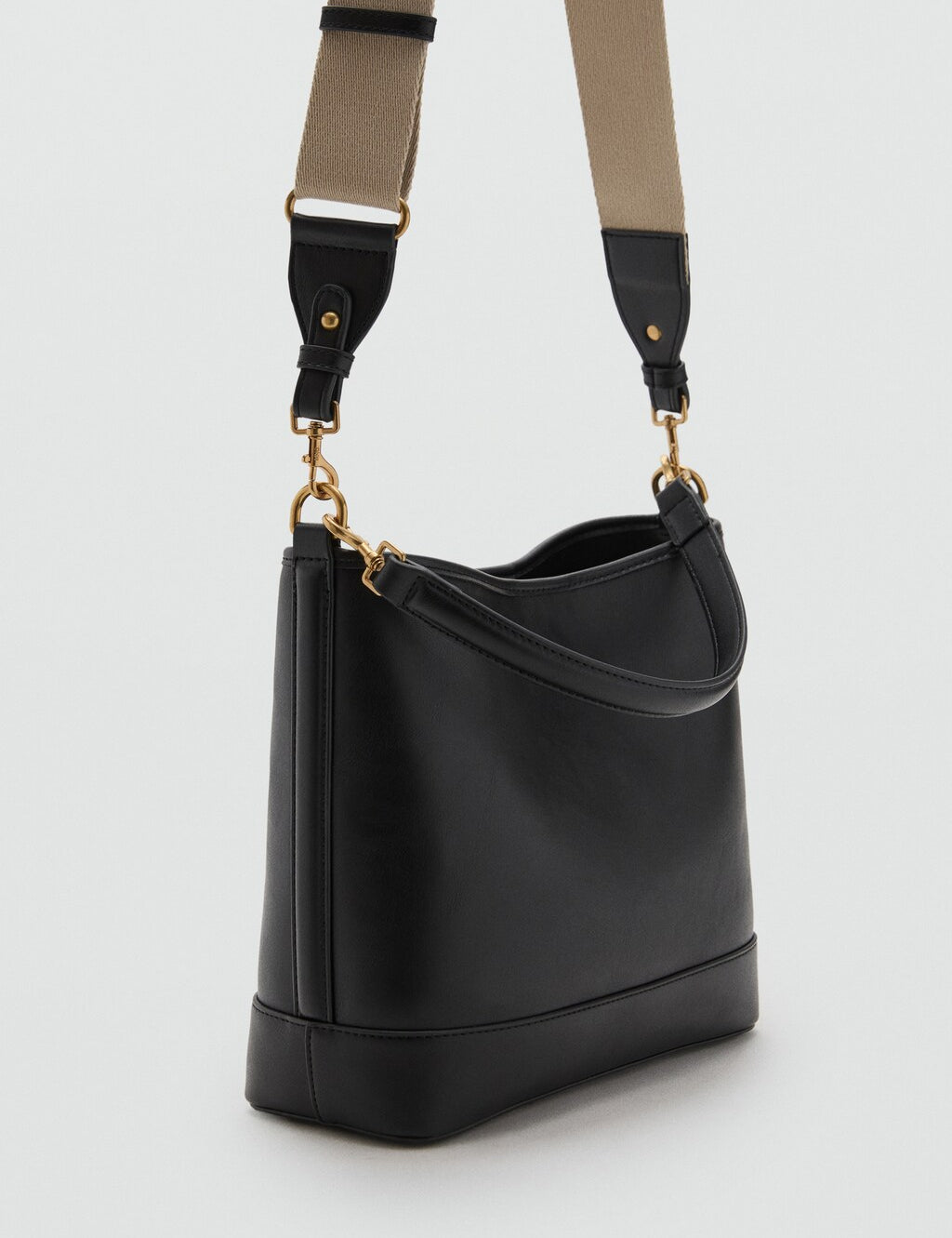 Mango bucket bag isolda in Black