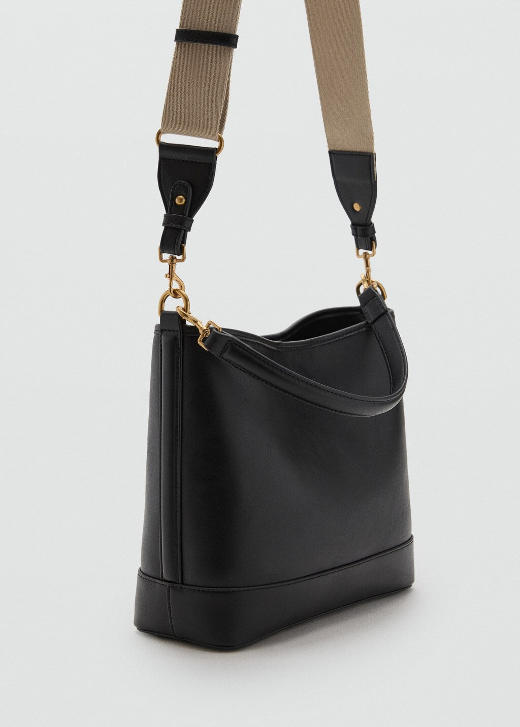 Mango bucket bag isolda in Black