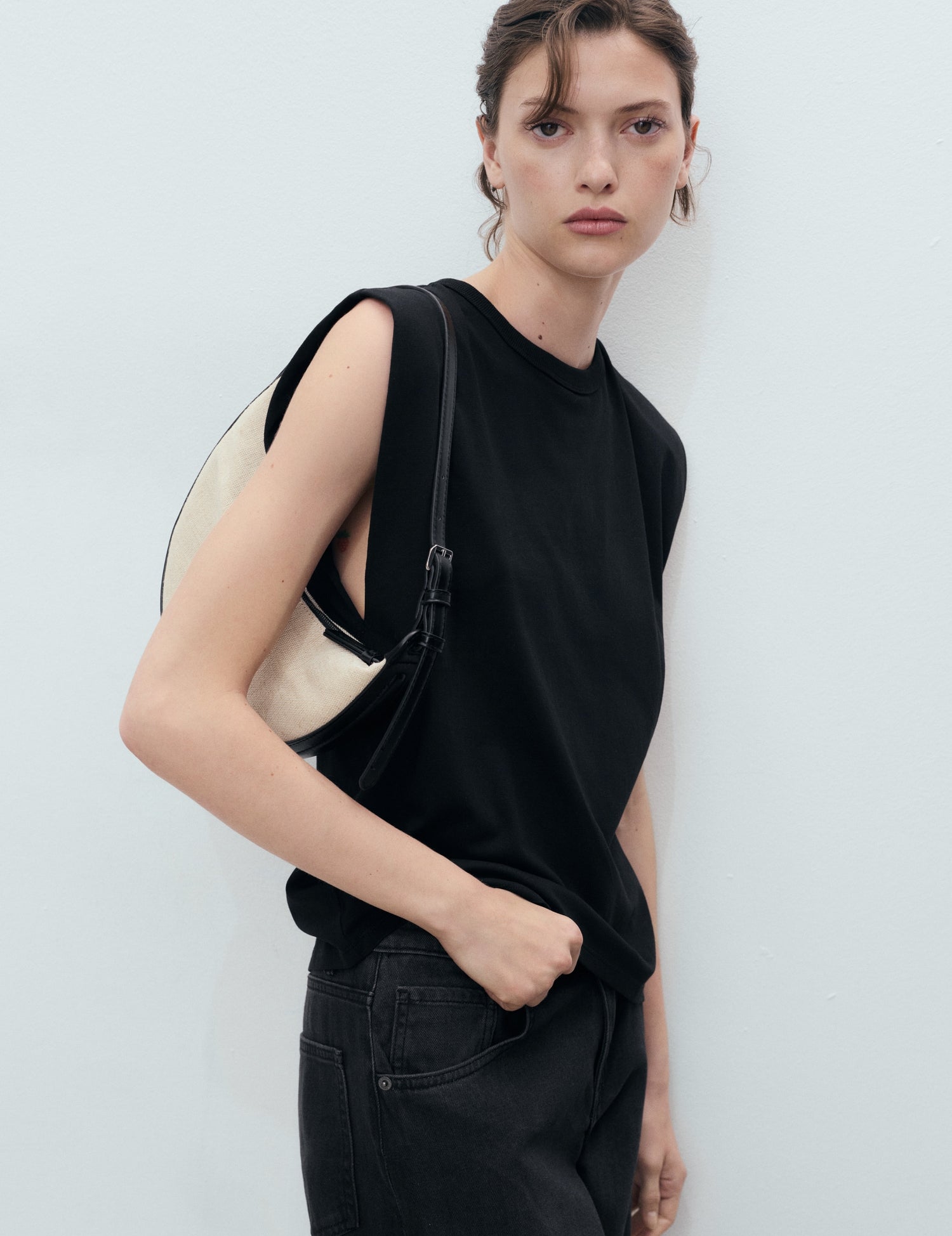 Mango t-shirt viri in Black