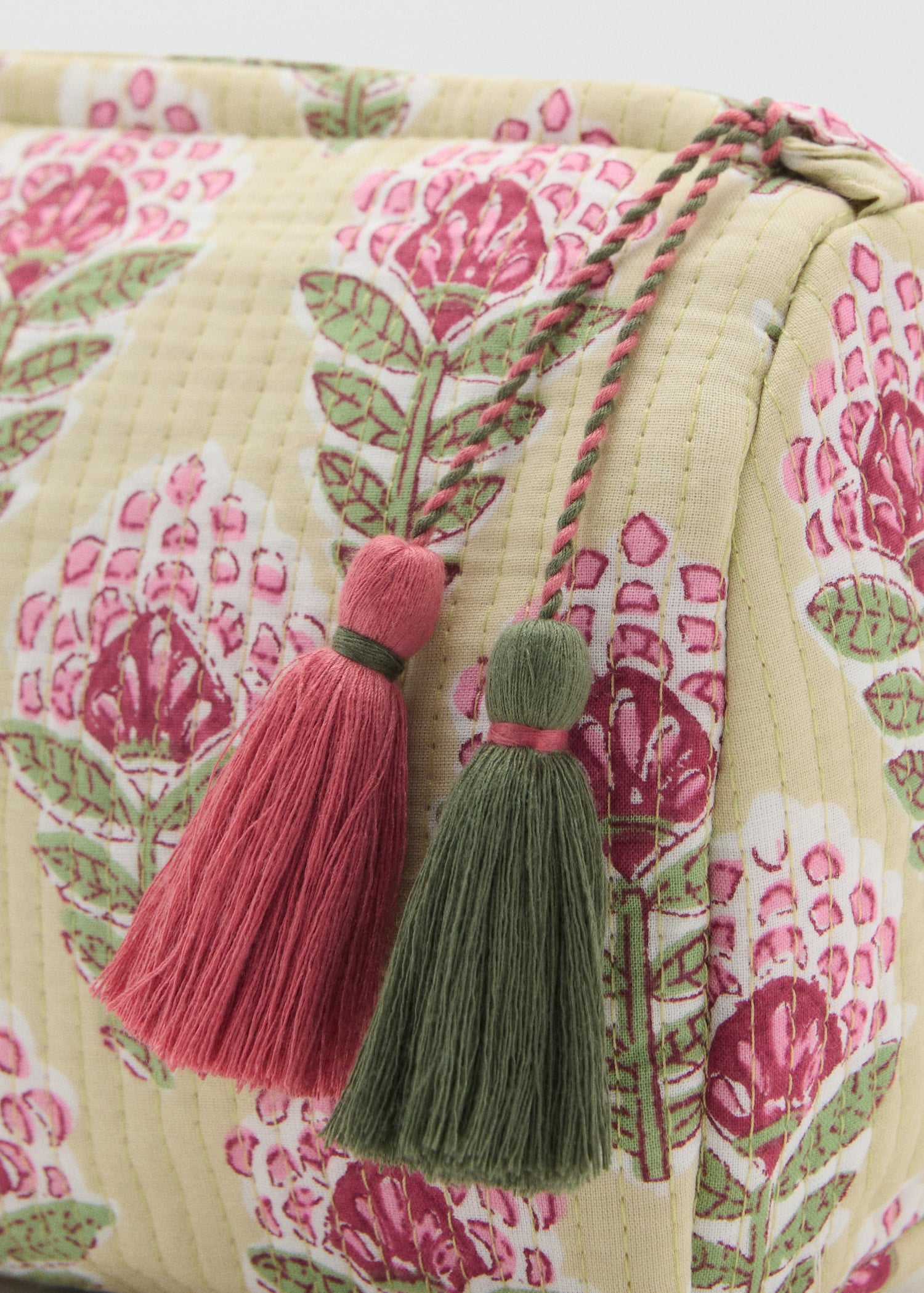 Mango cosmetic bag loto in Apple - D2