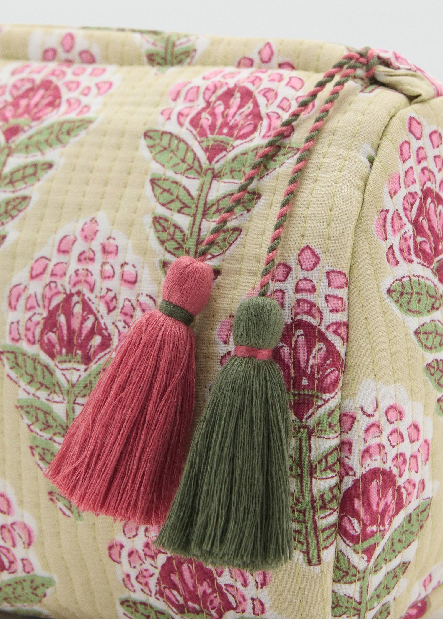 Mango cosmetic bag loto in Apple - D2