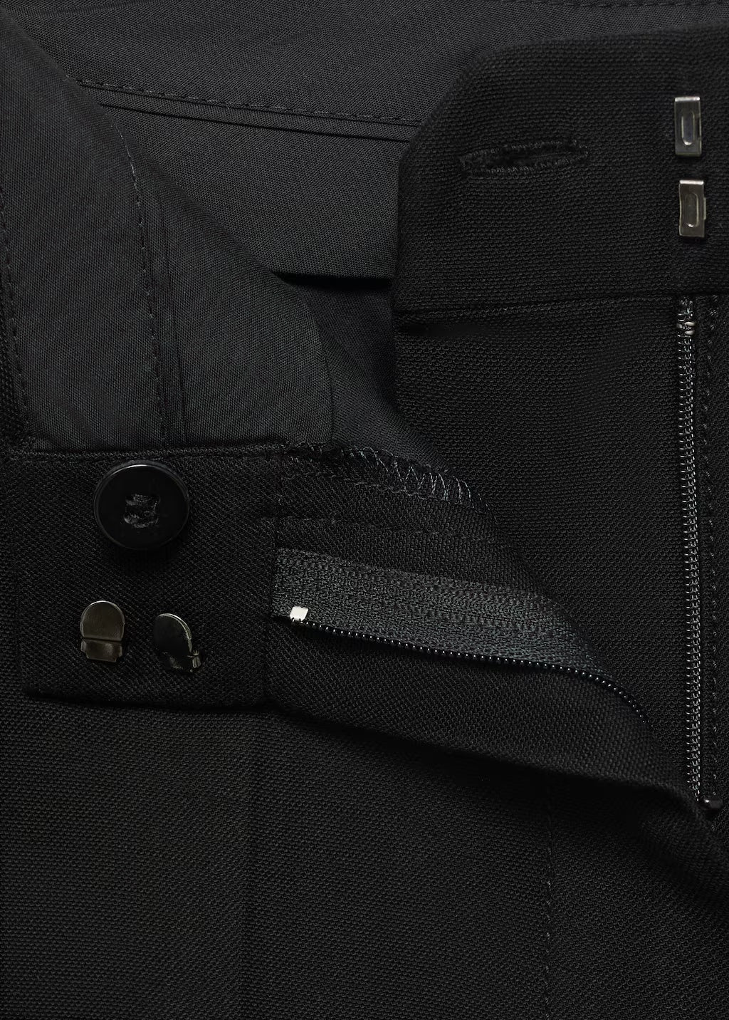 Mango trousers miso in Black - D8