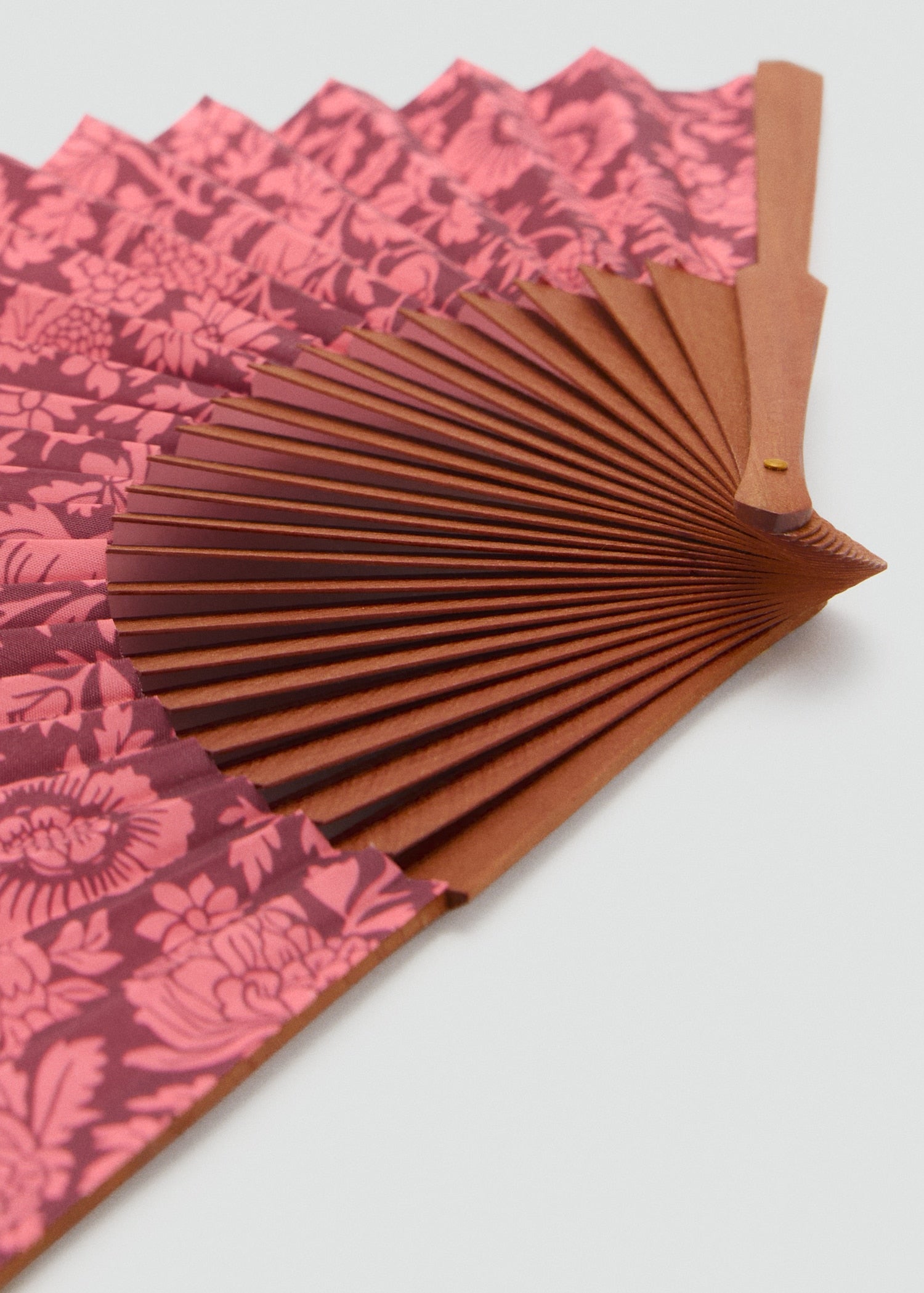 Mango fan stefanp in Burgundy - D1