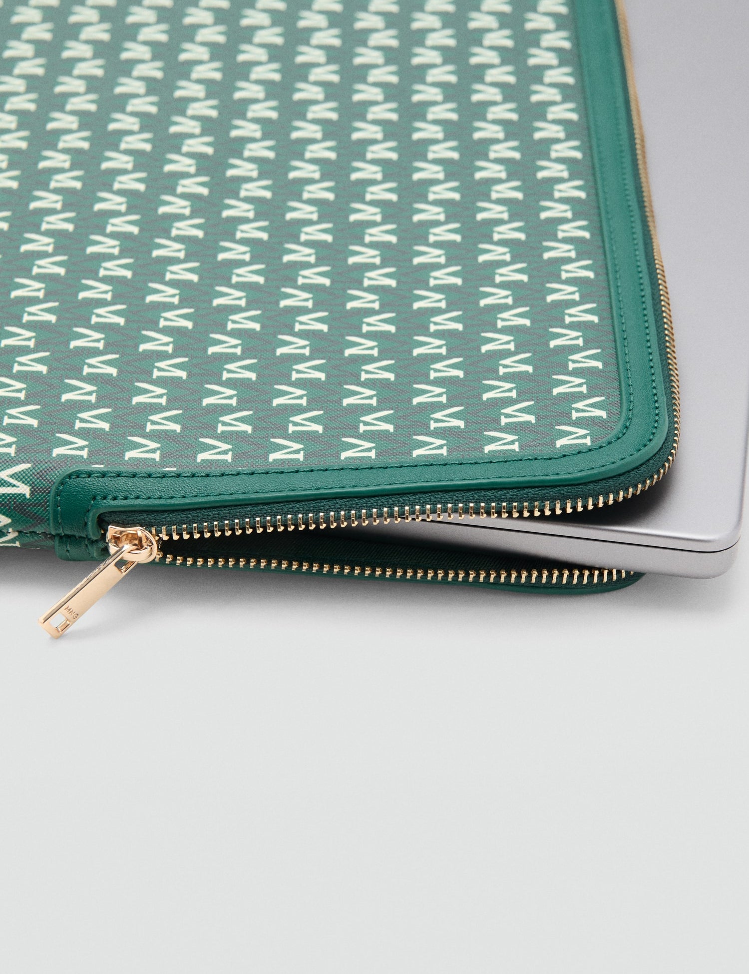 Mango case burgos in Green - D1