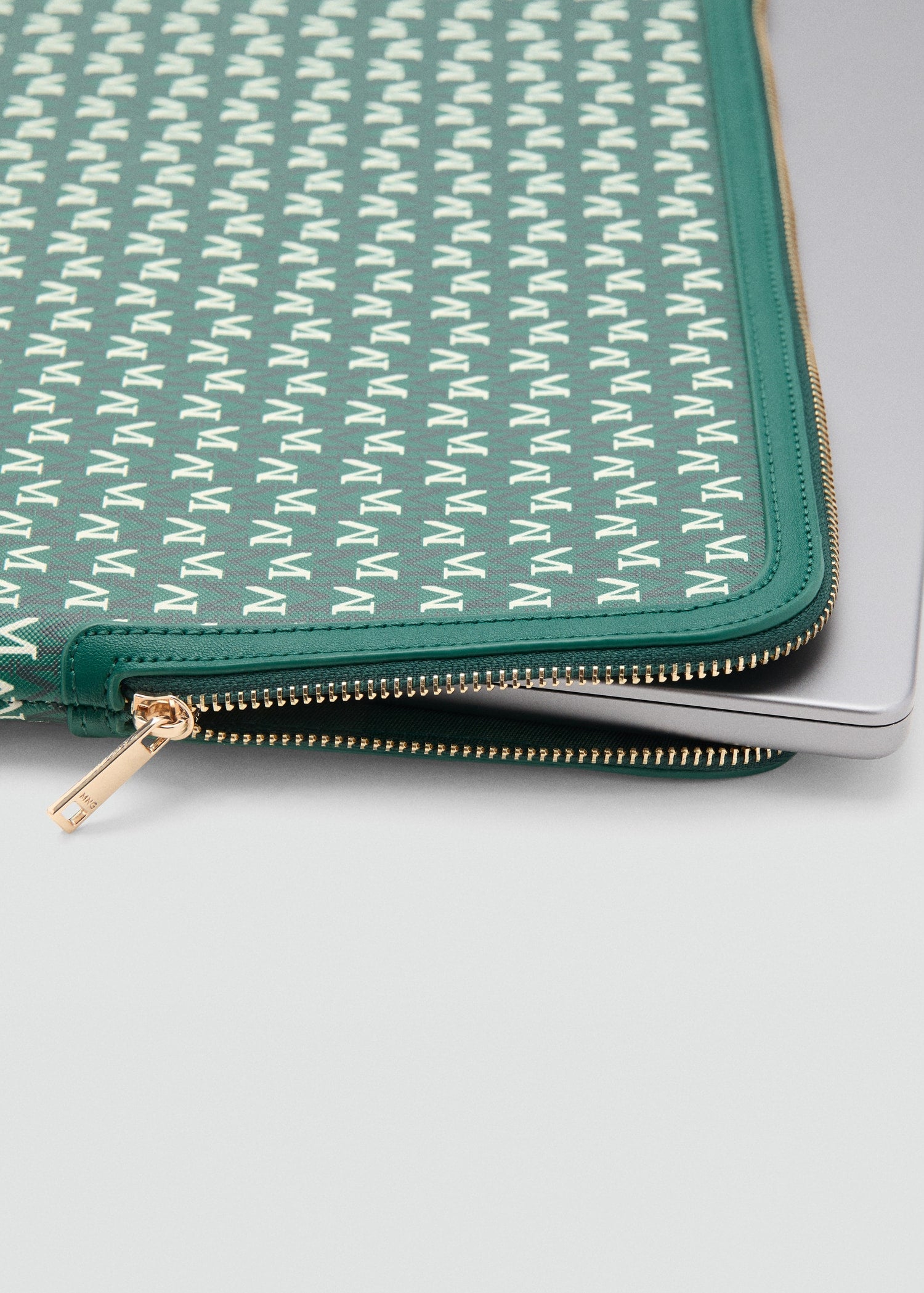 Mango case burgos in Green - D1